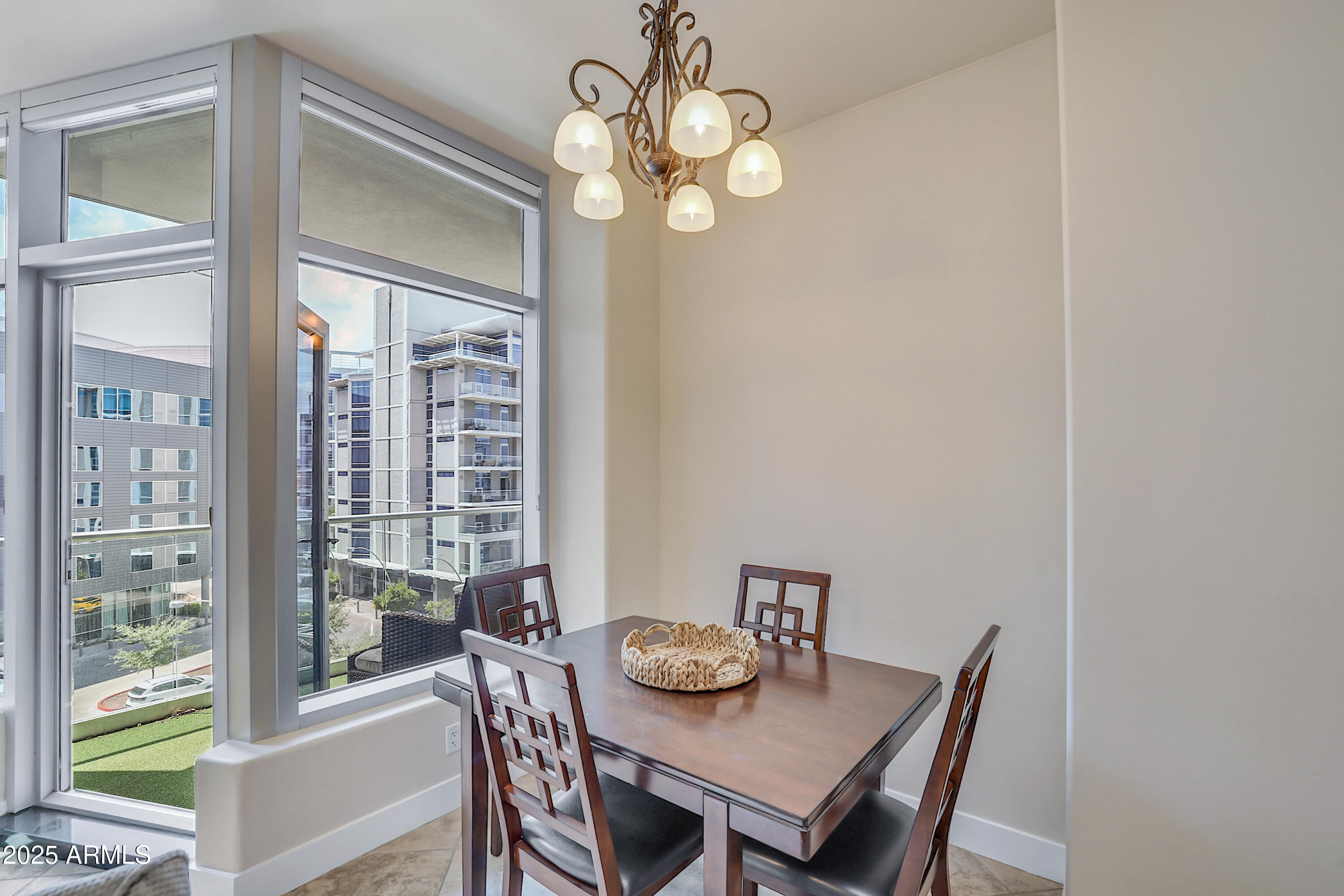 140 E RIO SALADO Parkway, 402