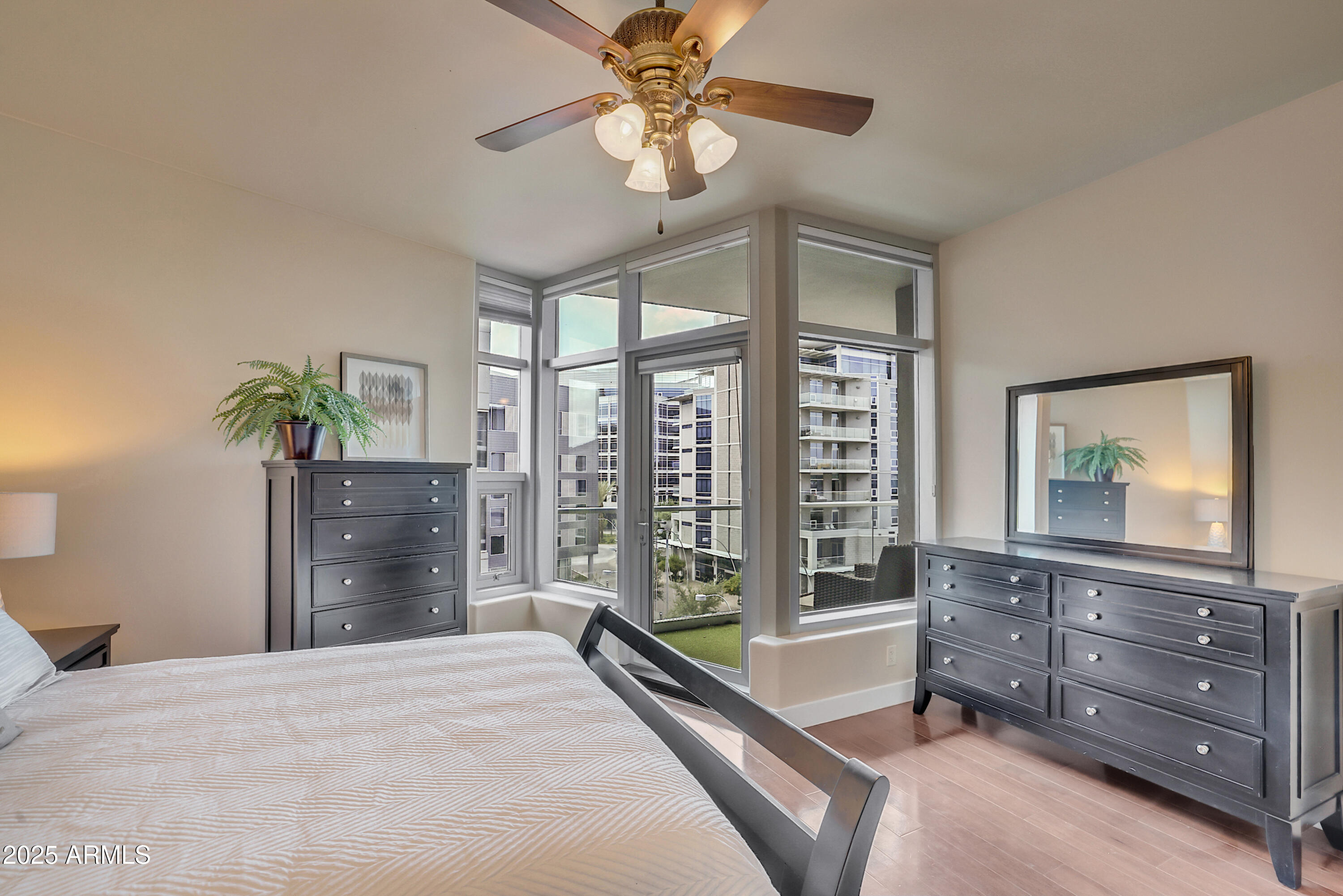 140 E RIO SALADO Parkway, 402