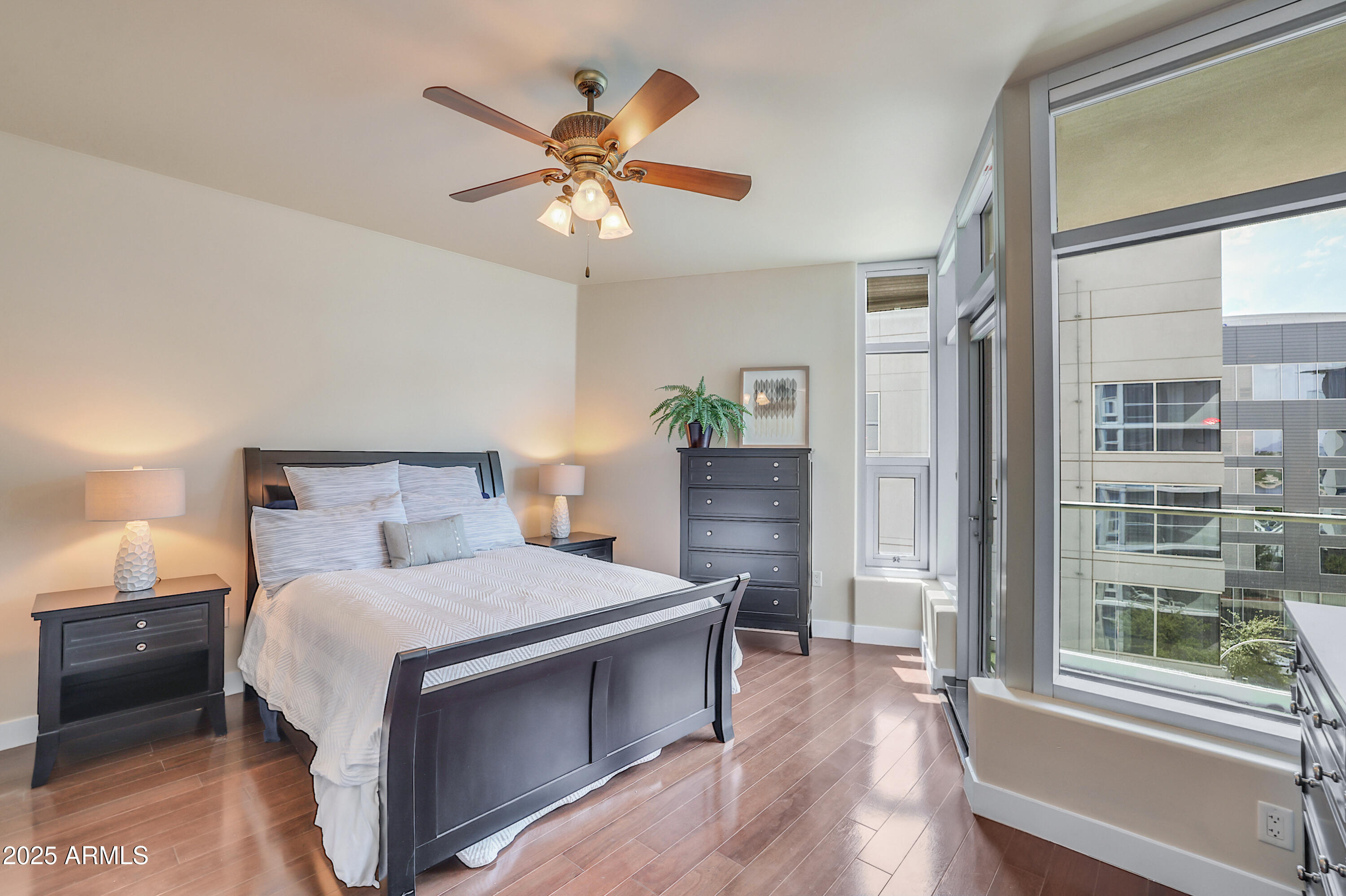 140 E RIO SALADO Parkway, 402