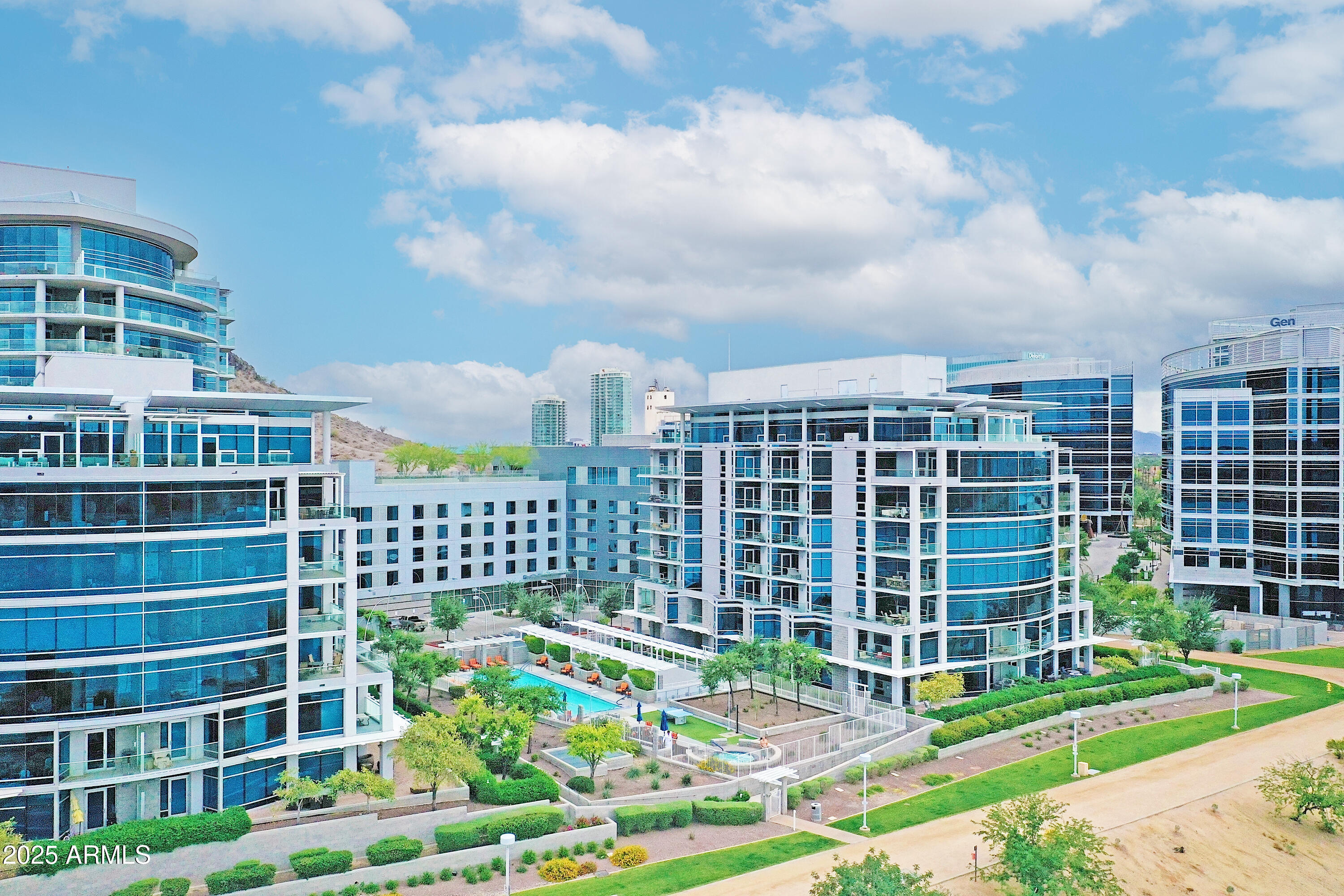 140 E RIO SALADO Parkway, 402