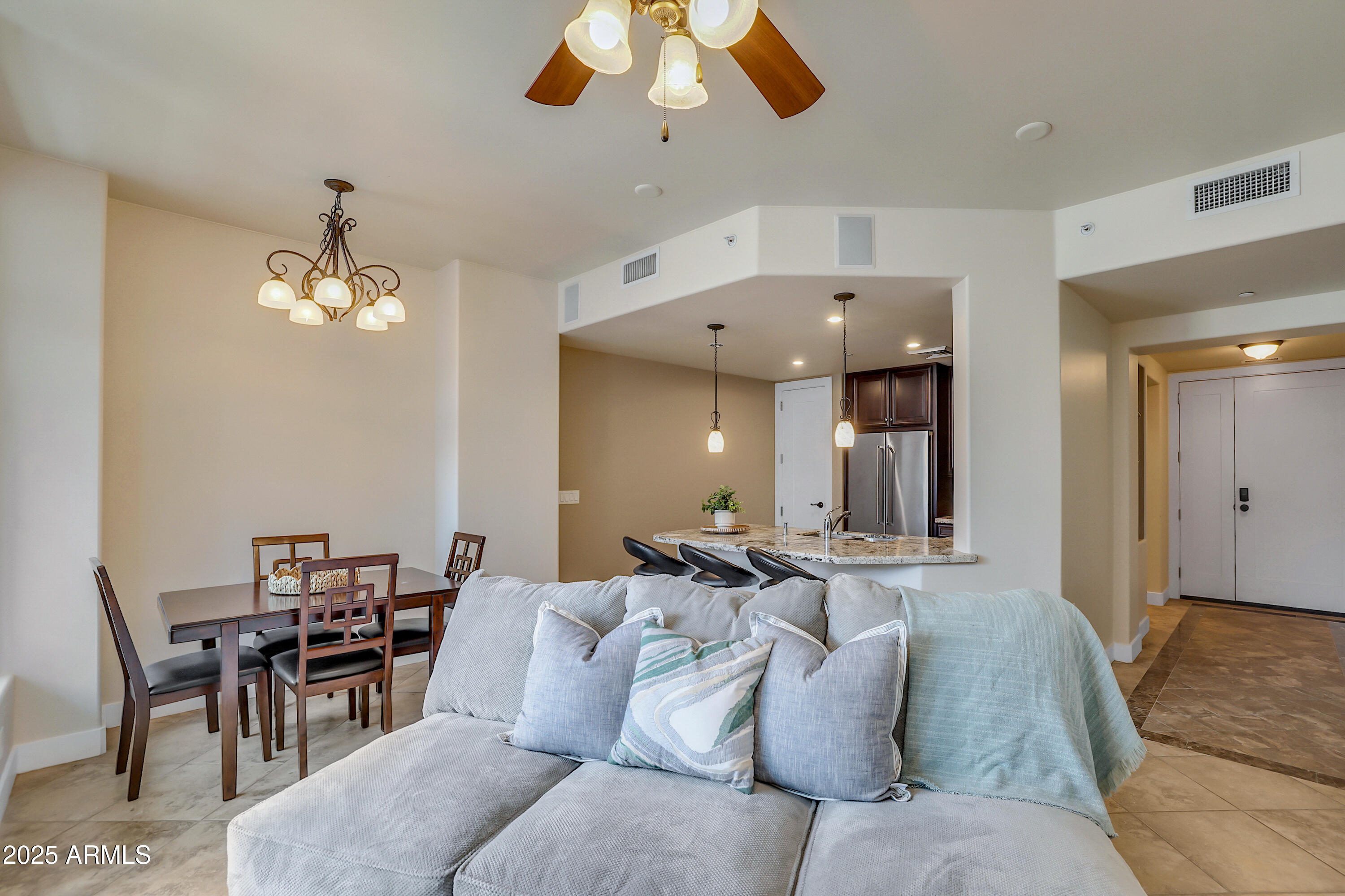 140 E RIO SALADO Parkway, 402