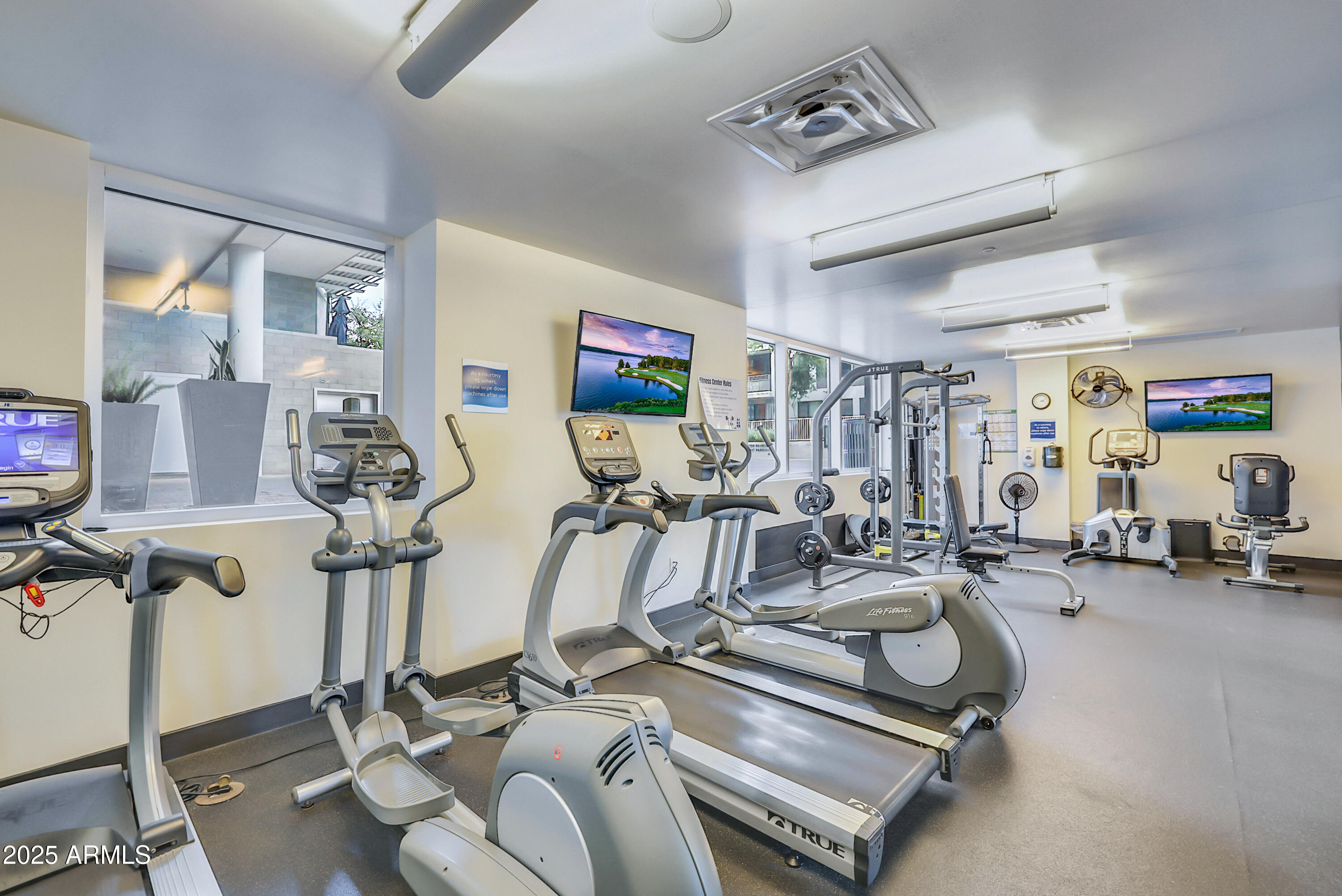 140 E RIO SALADO Parkway, 402