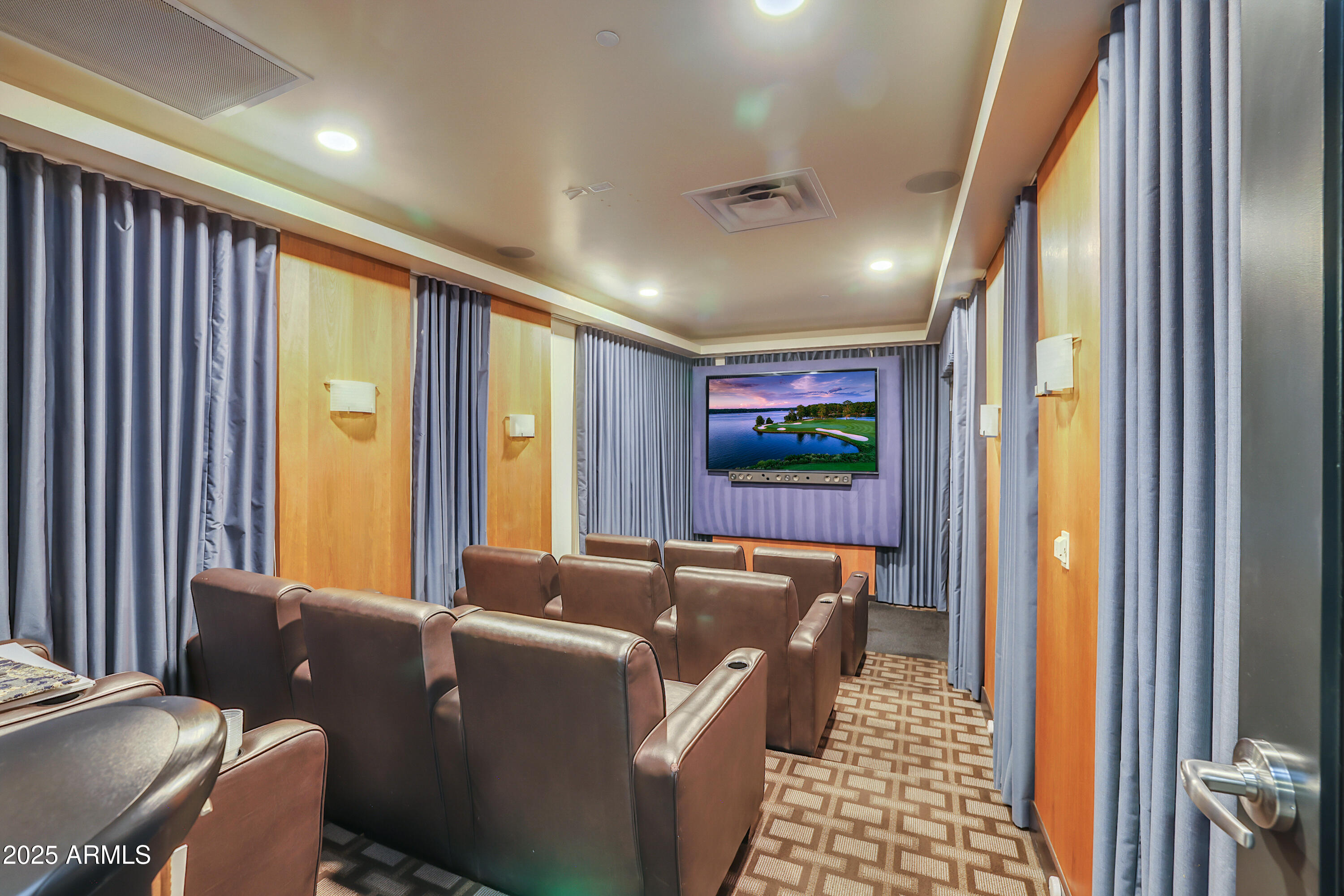 140 E RIO SALADO Parkway, 402