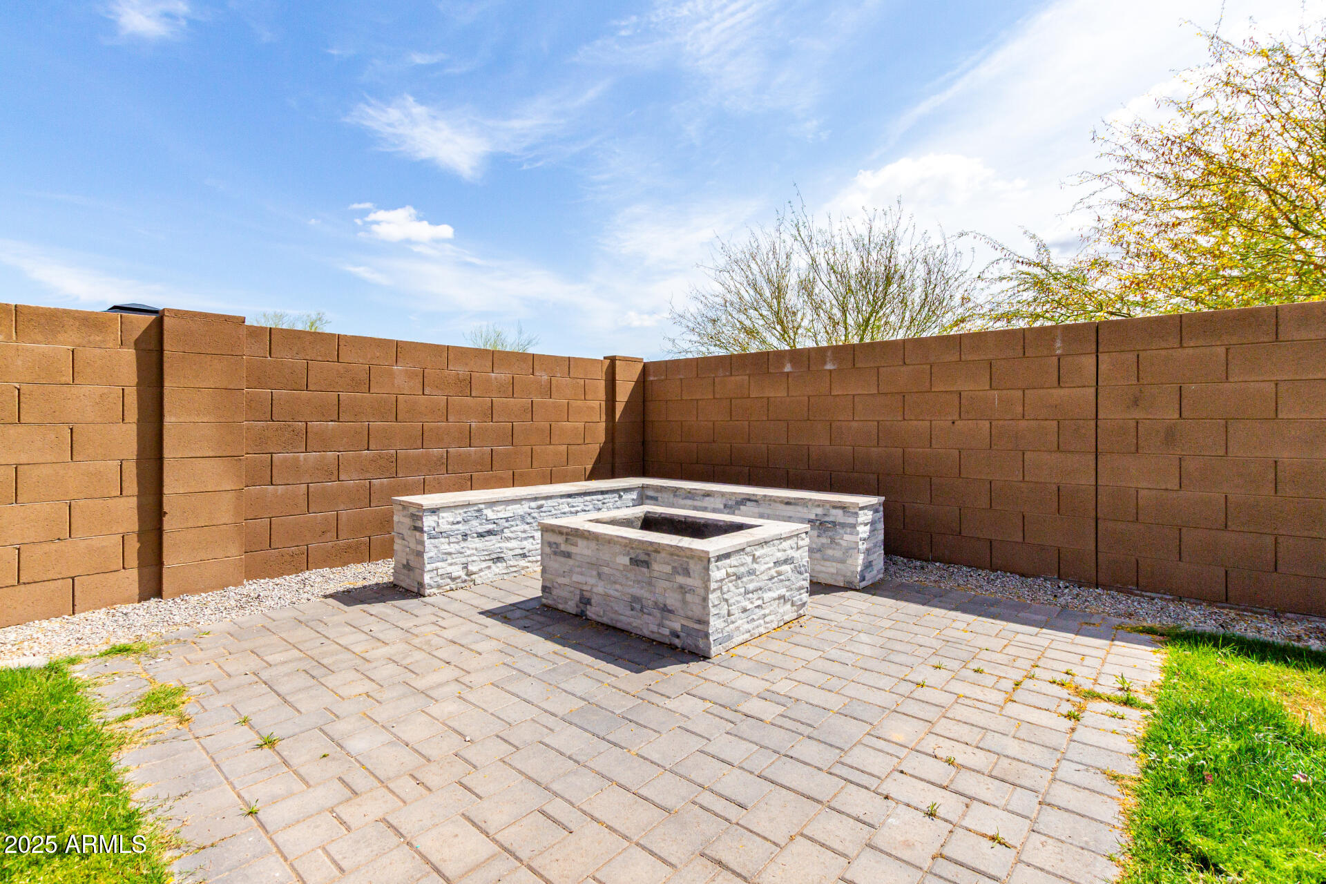 26116 N THORNHILL Drive