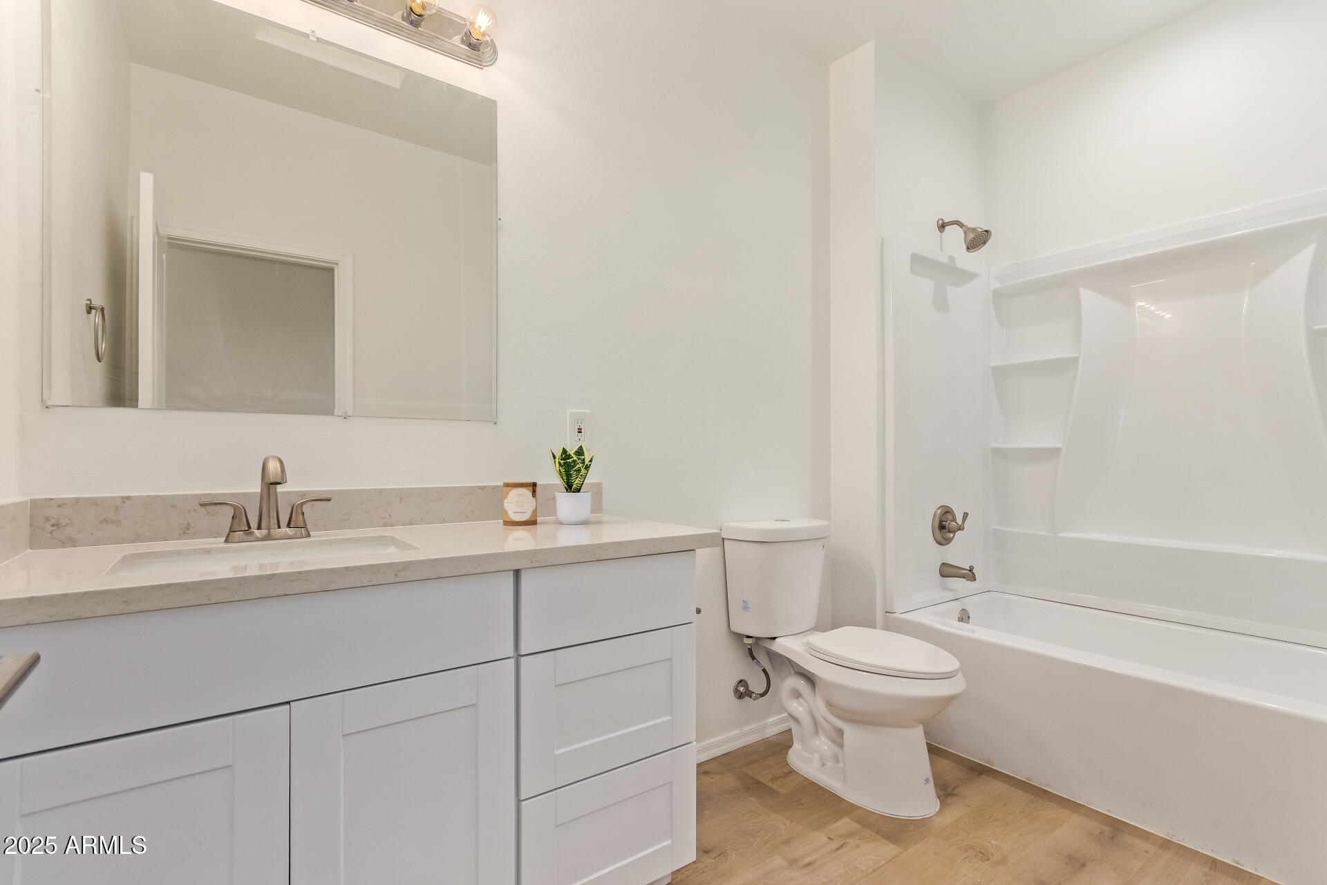 1737 W PINKLEY Avenue