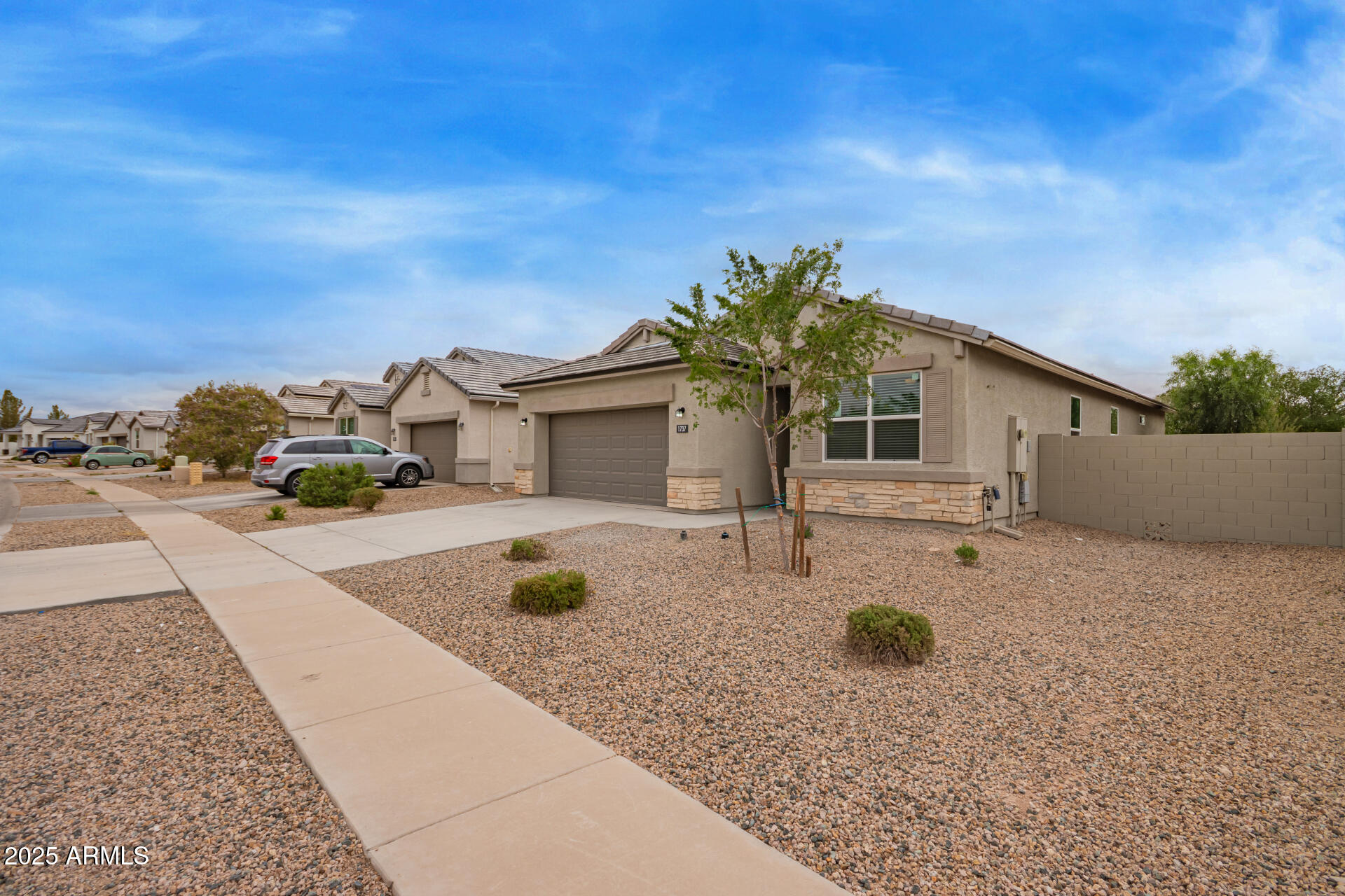 1737 W PINKLEY Avenue