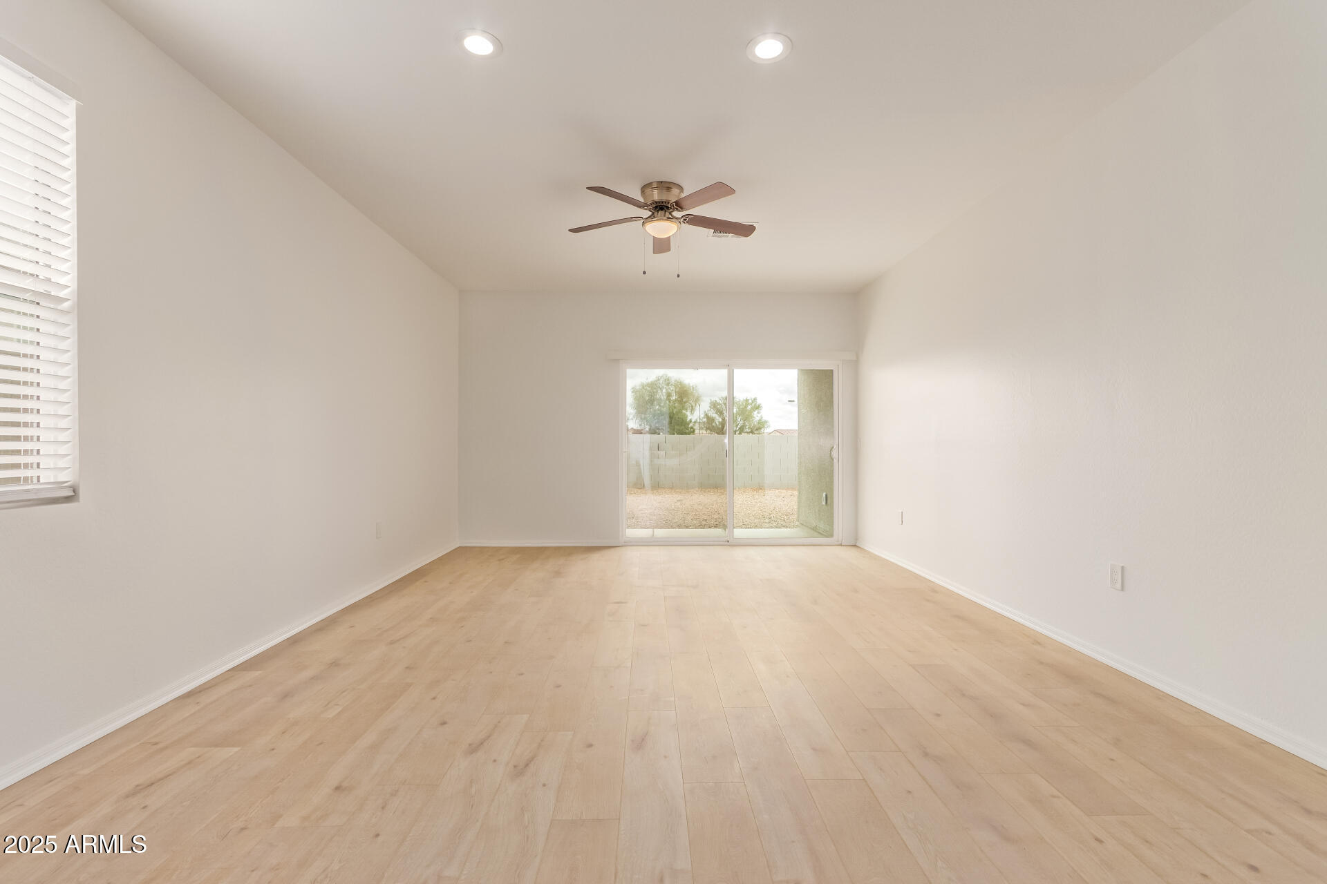 1737 W PINKLEY Avenue