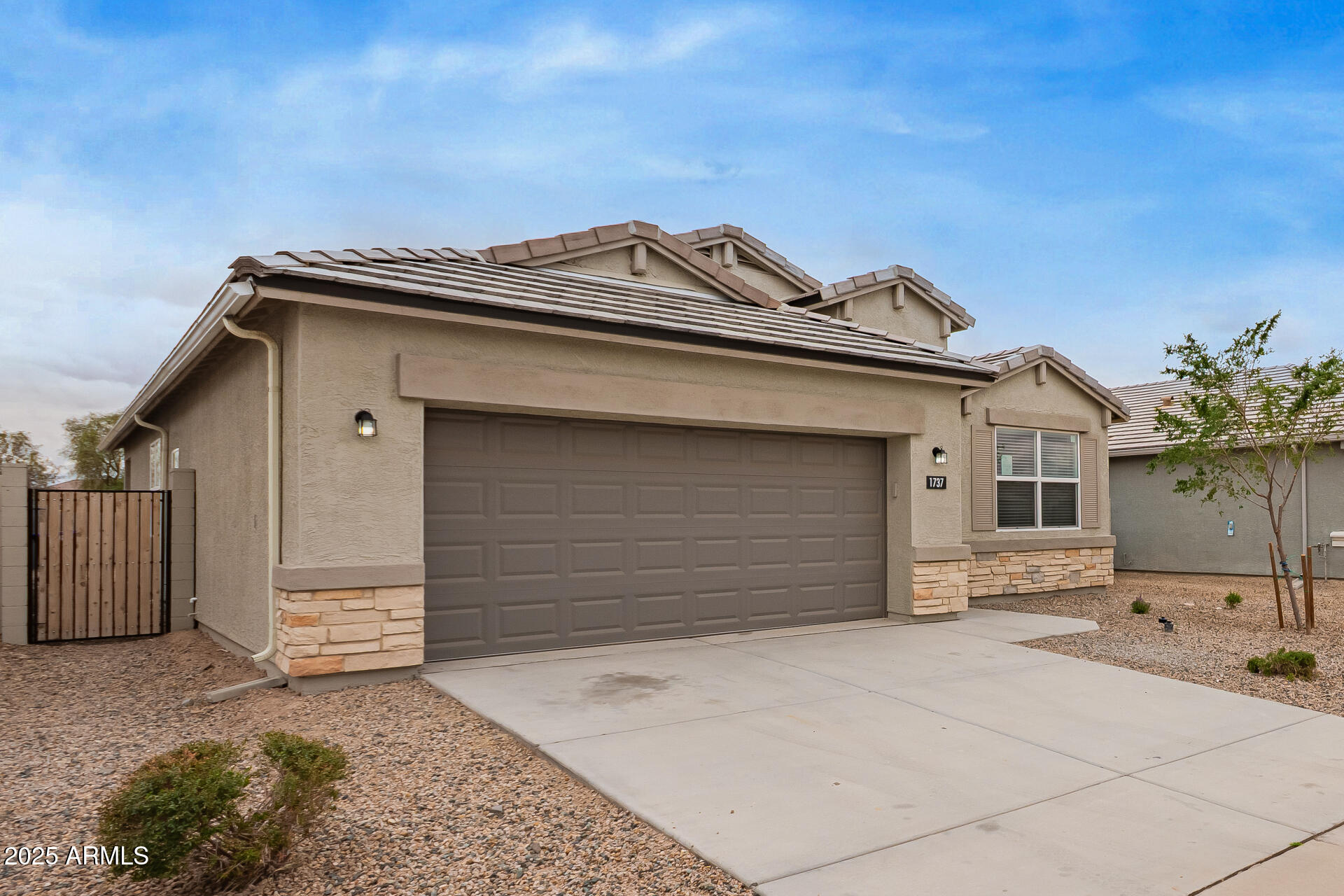 1737 W PINKLEY Avenue