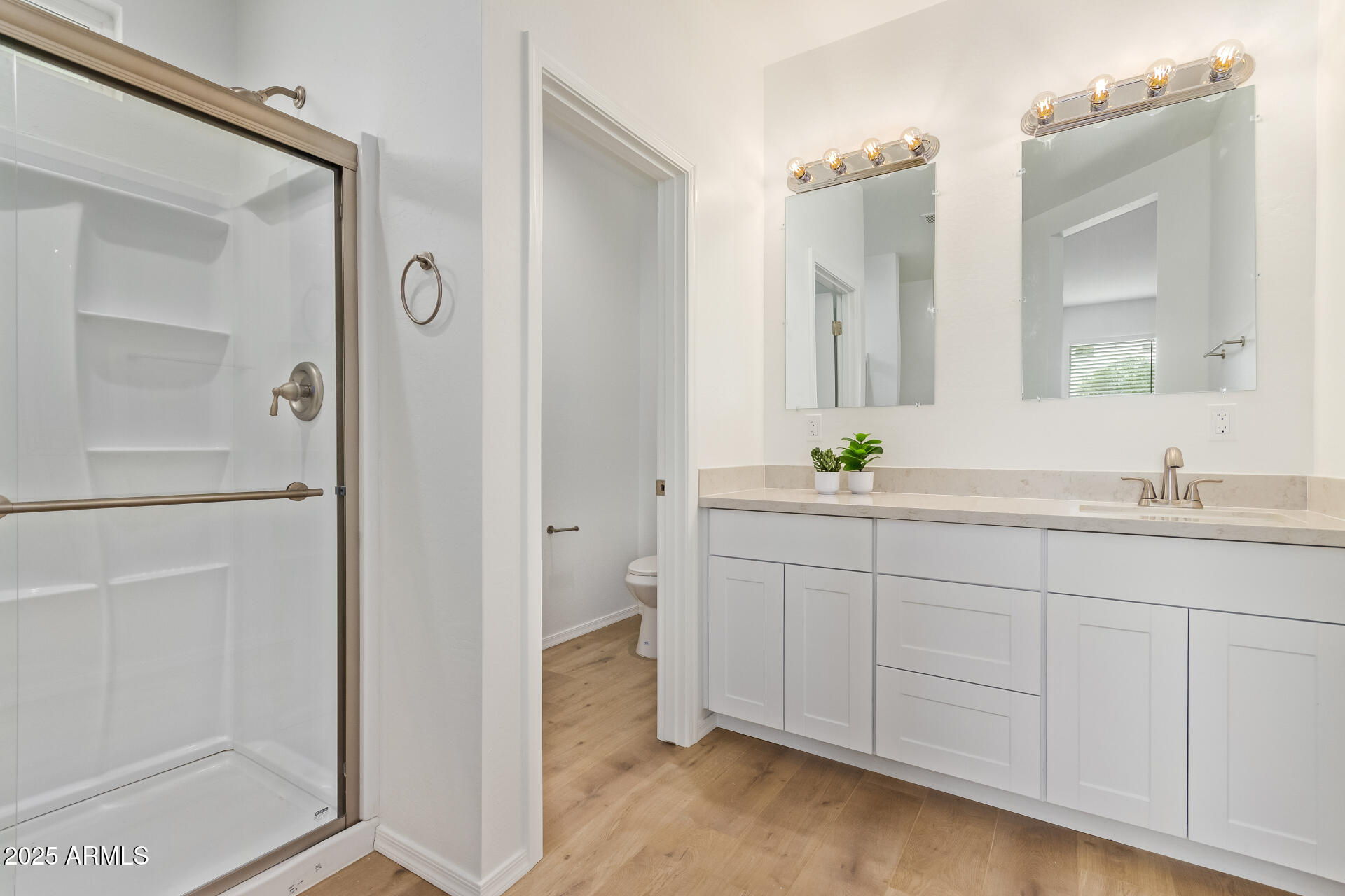 1737 W PINKLEY Avenue