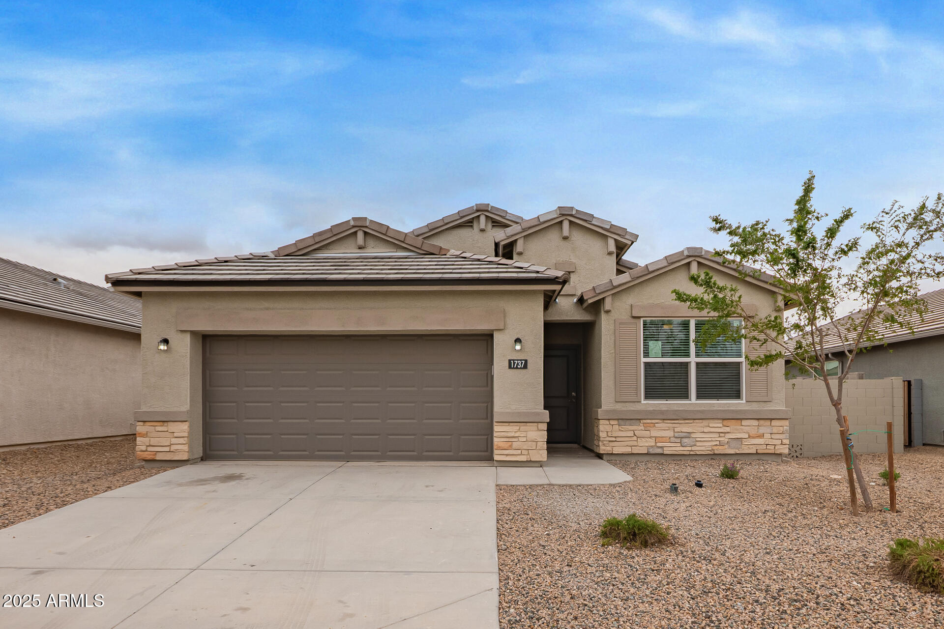 1737 W PINKLEY Avenue