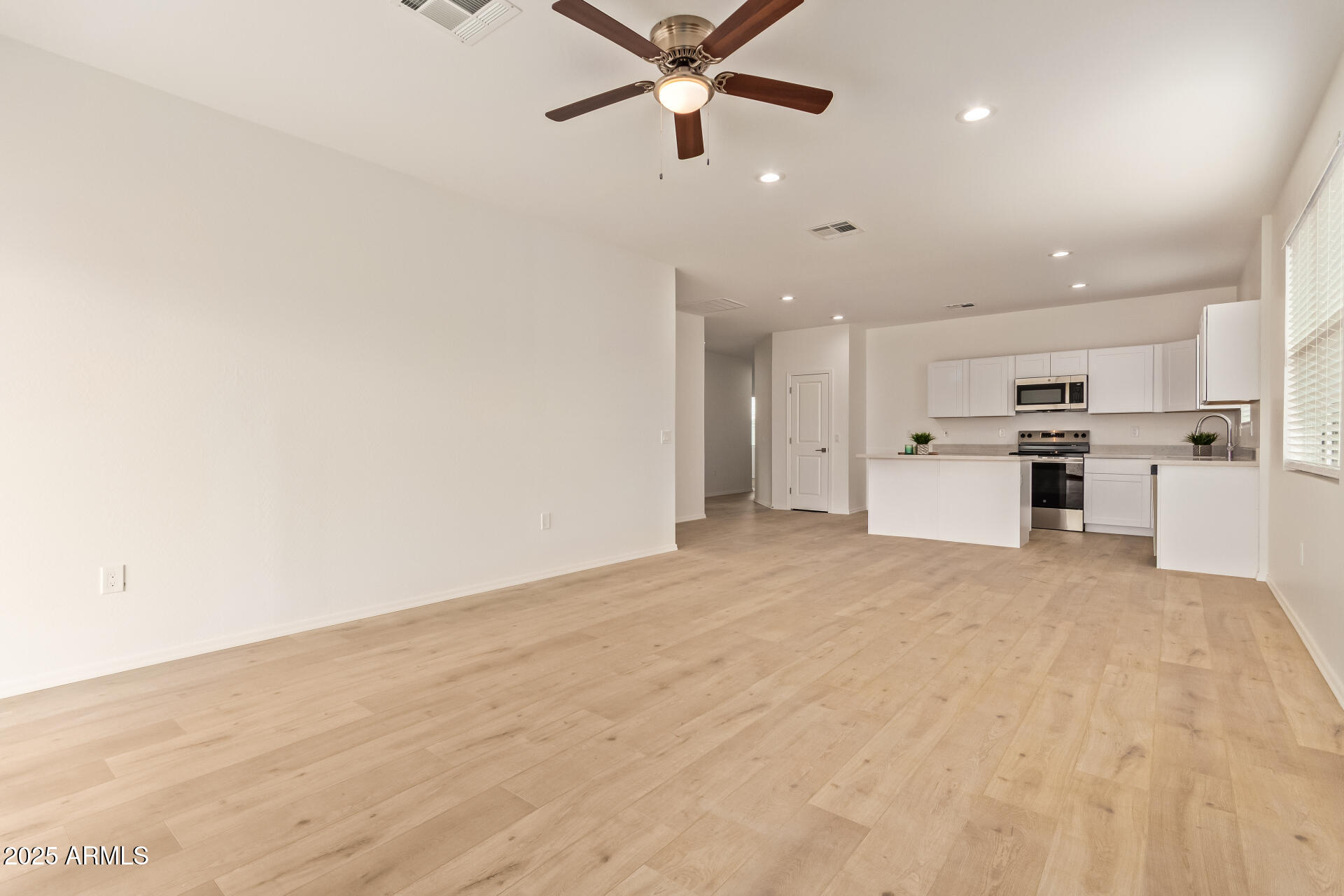 1737 W PINKLEY Avenue