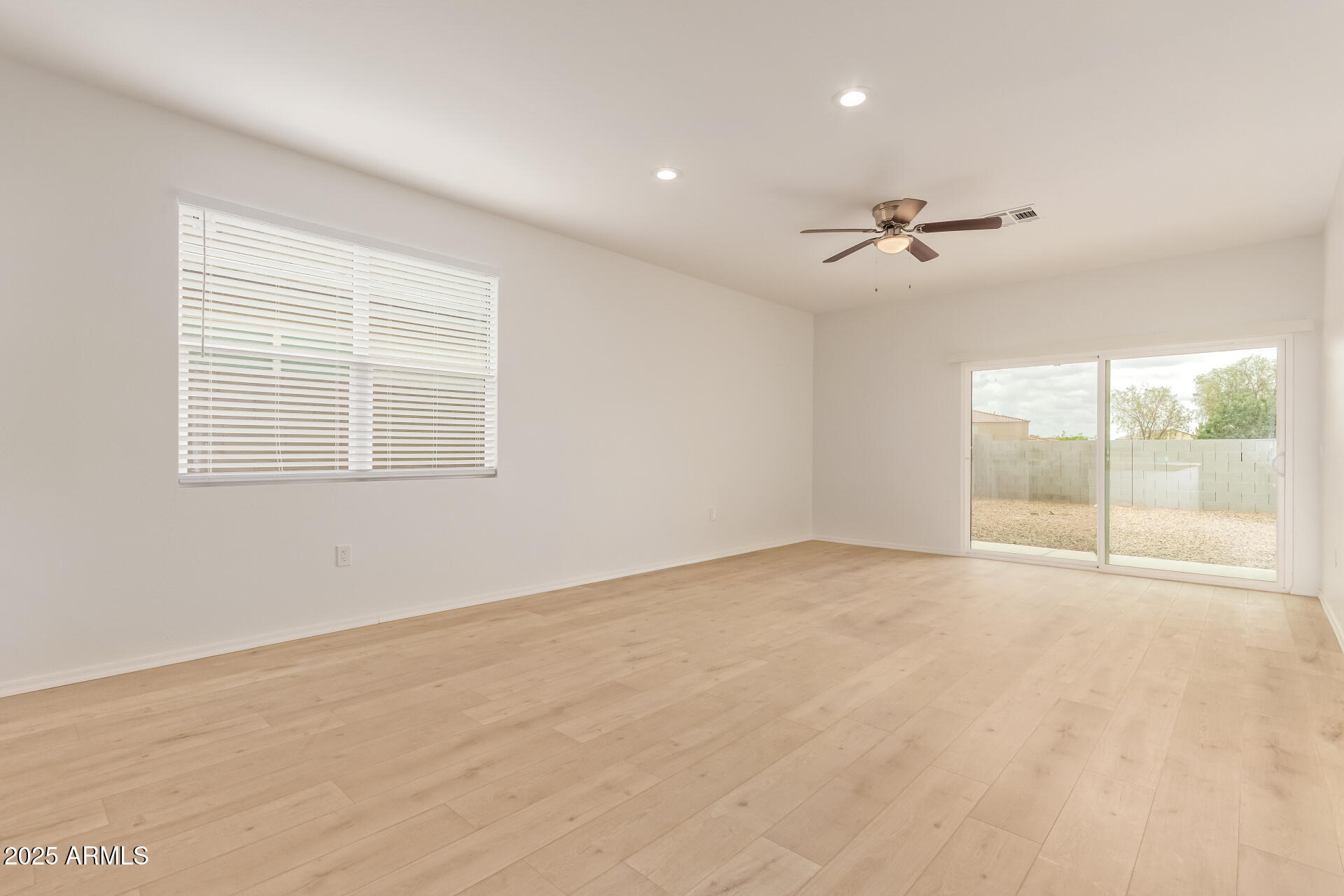 1737 W PINKLEY Avenue