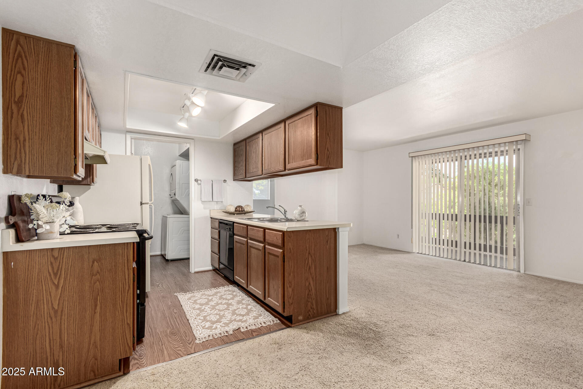 520 N STAPLEY Drive, 253