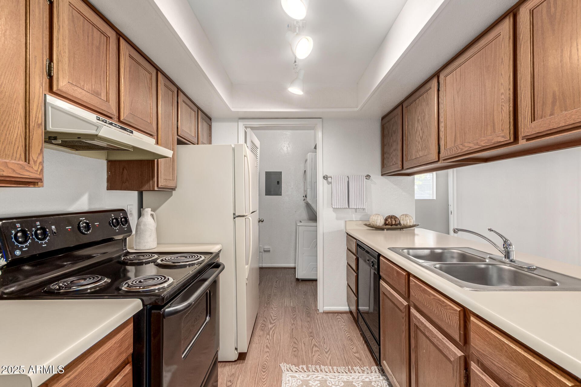 520 N STAPLEY Drive, 253