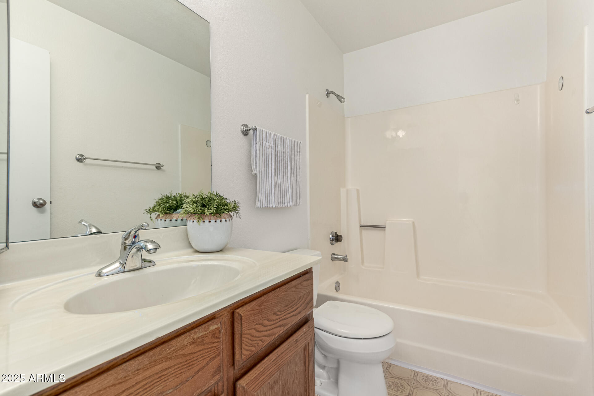 520 N STAPLEY Drive, 253