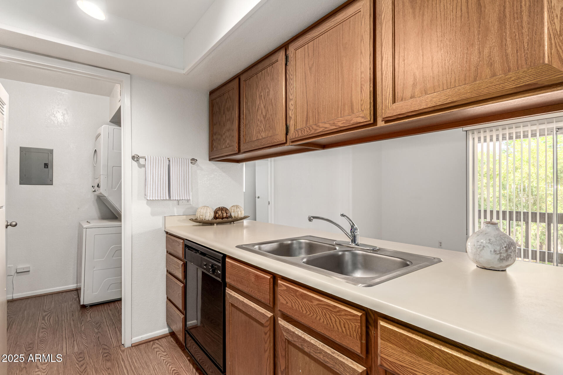 520 N STAPLEY Drive, 253