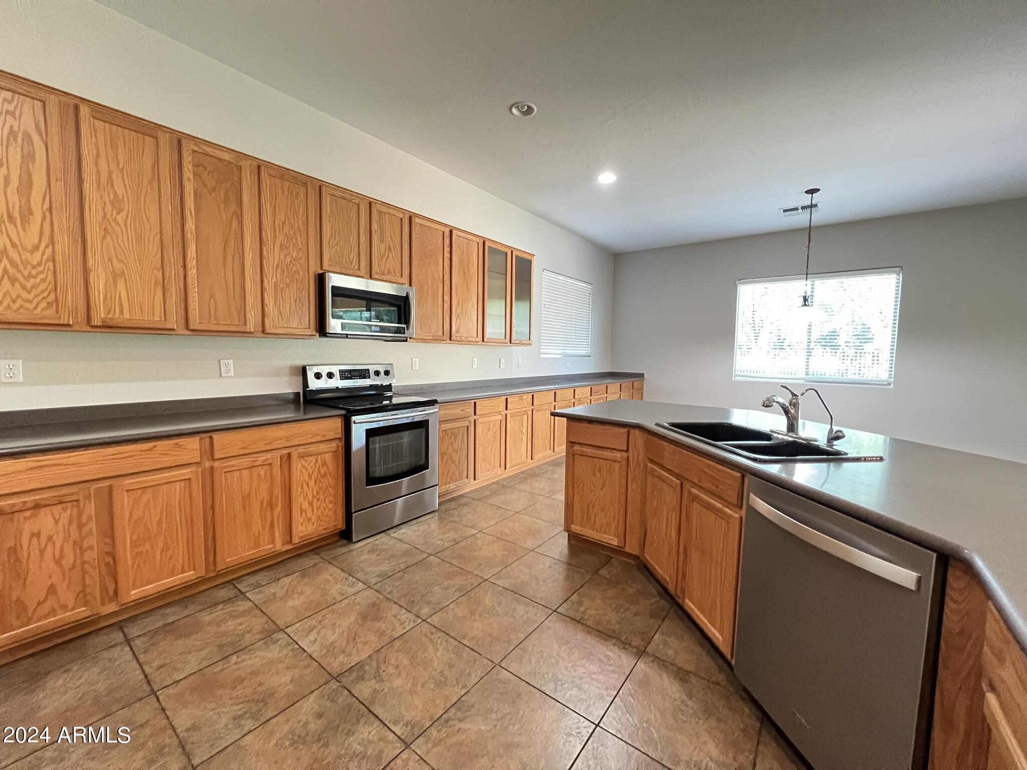 3312 E BLUEBIRD Place