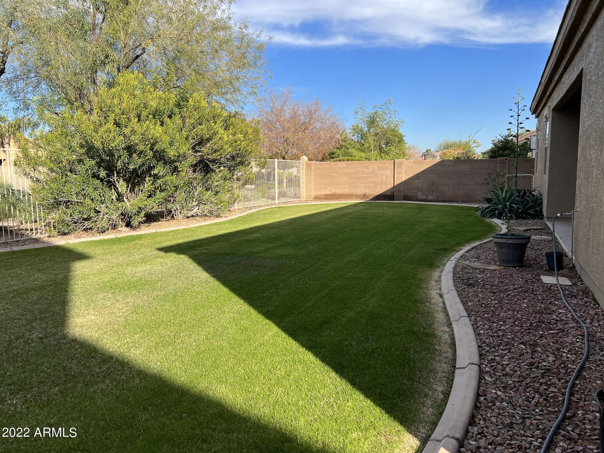 3312 E BLUEBIRD Place