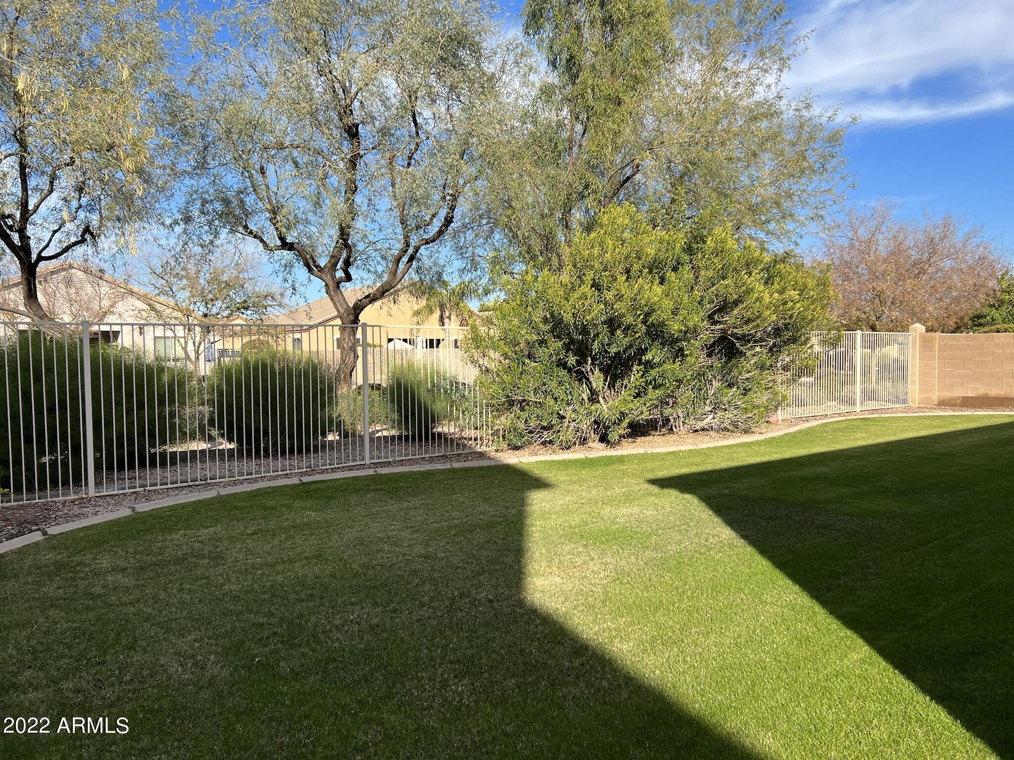 3312 E BLUEBIRD Place