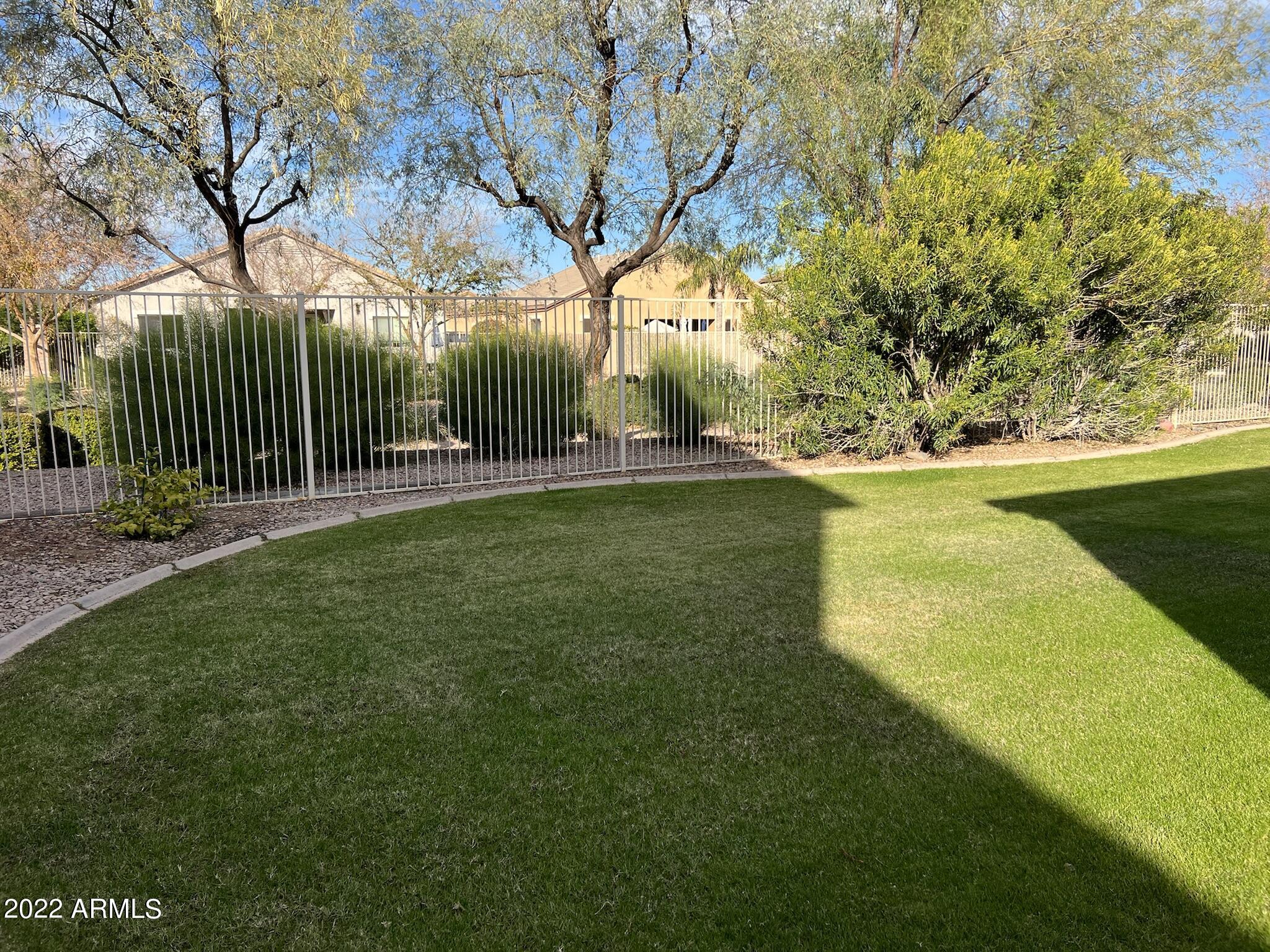 3312 E BLUEBIRD Place