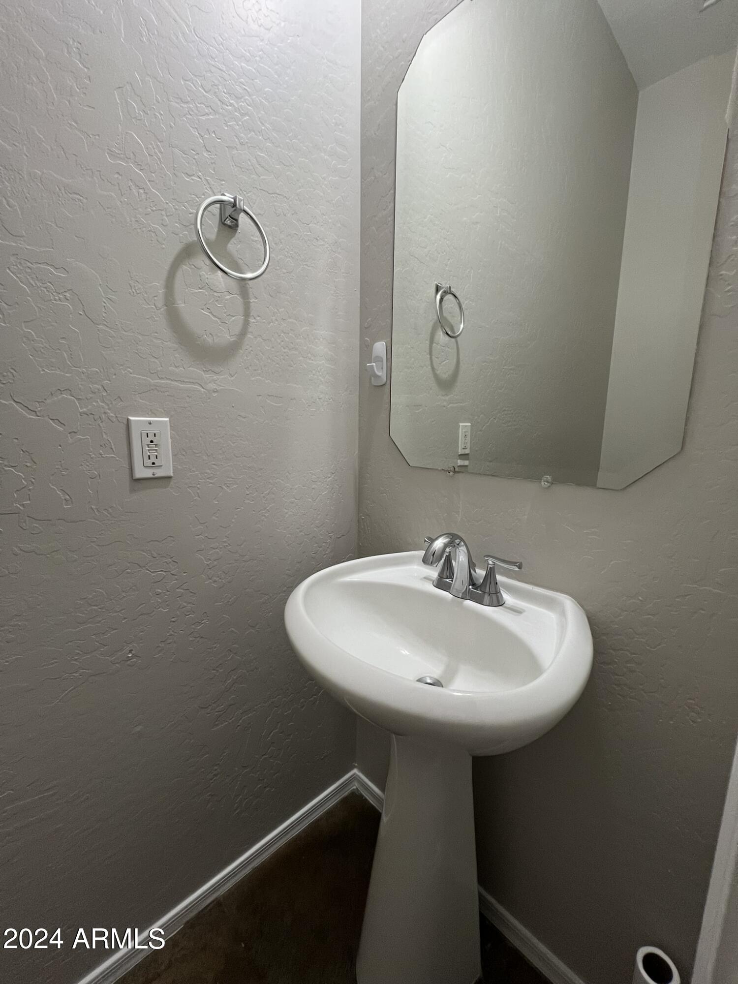 3312 E BLUEBIRD Place