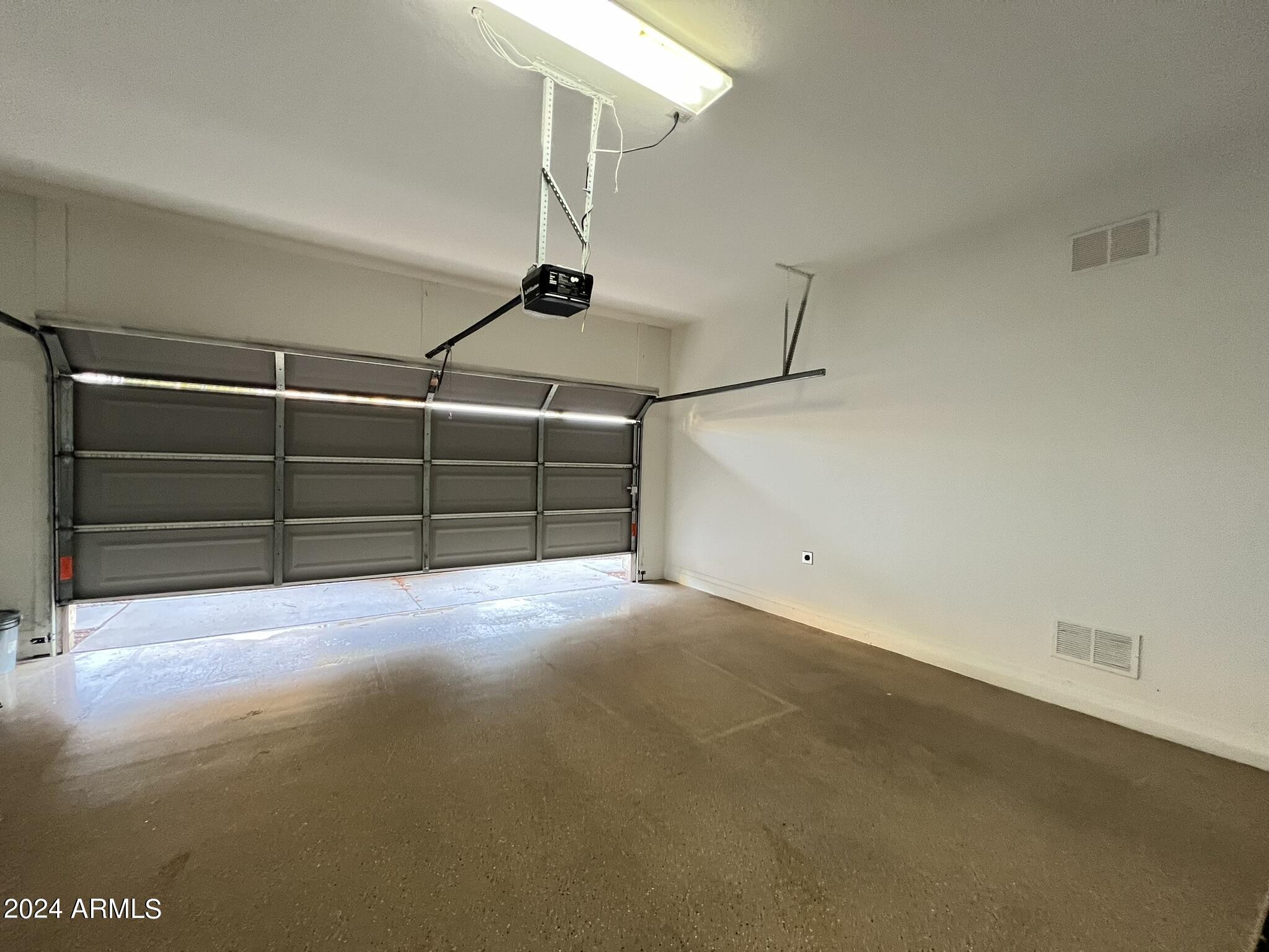 3312 E BLUEBIRD Place