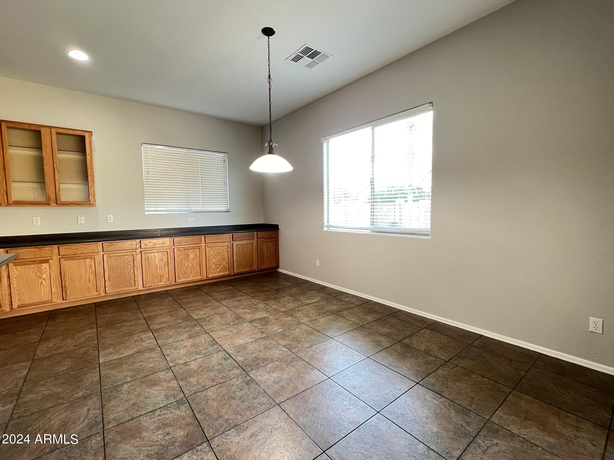 3312 E BLUEBIRD Place