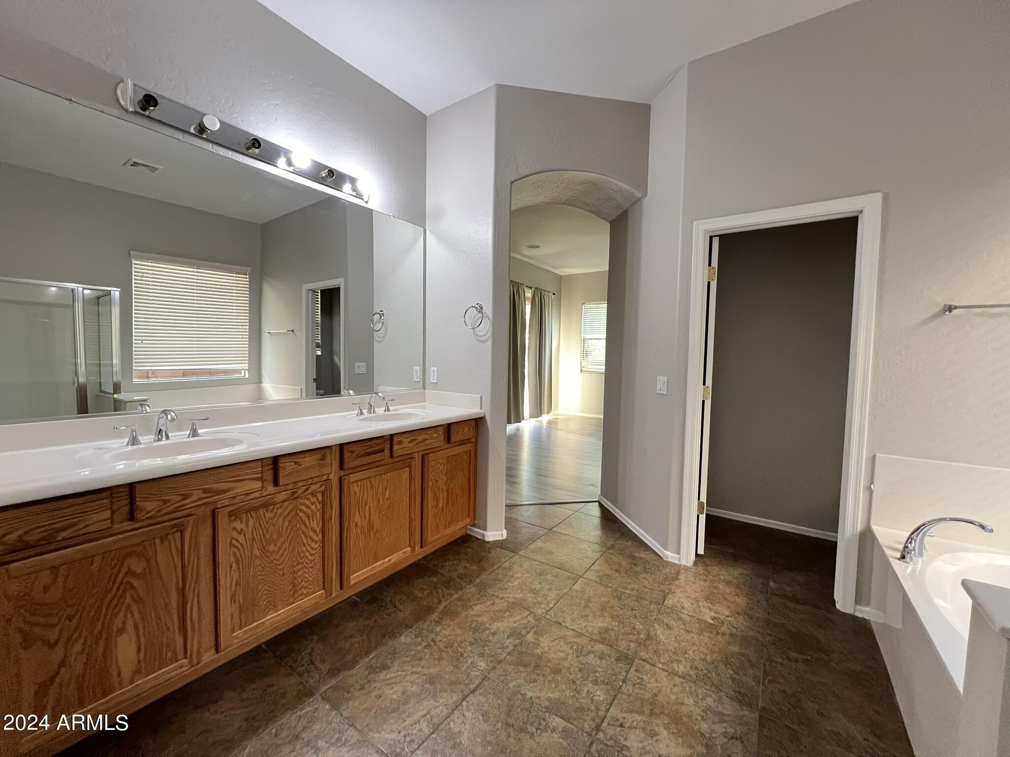 3312 E BLUEBIRD Place