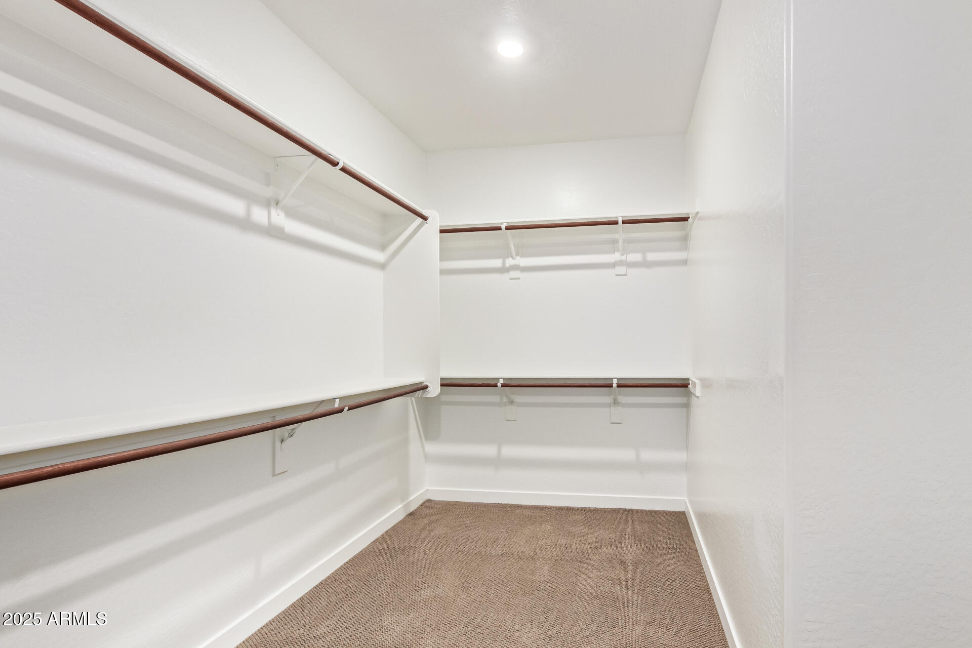 1081 E ARMSTRONG Way