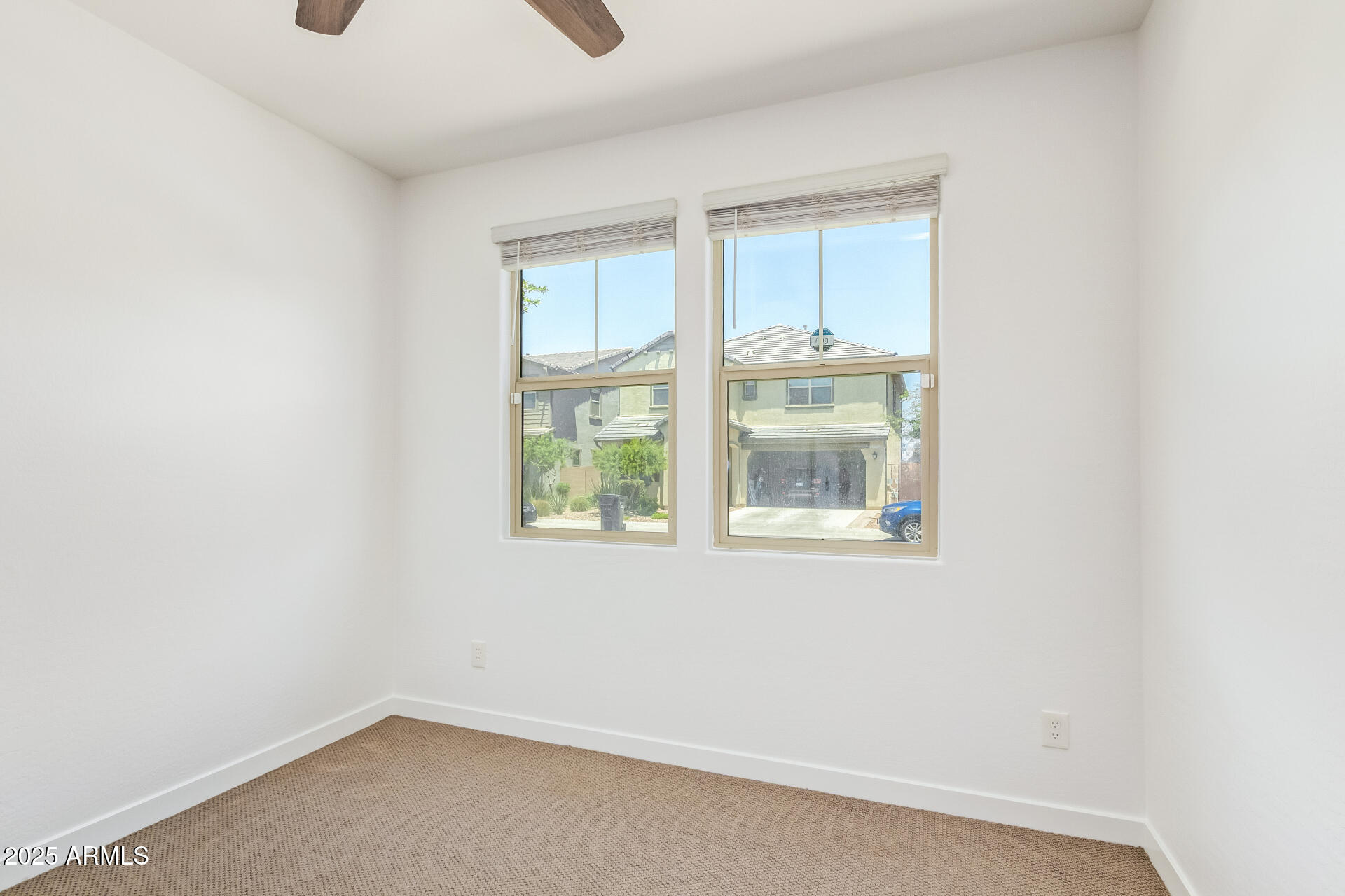 1081 E ARMSTRONG Way