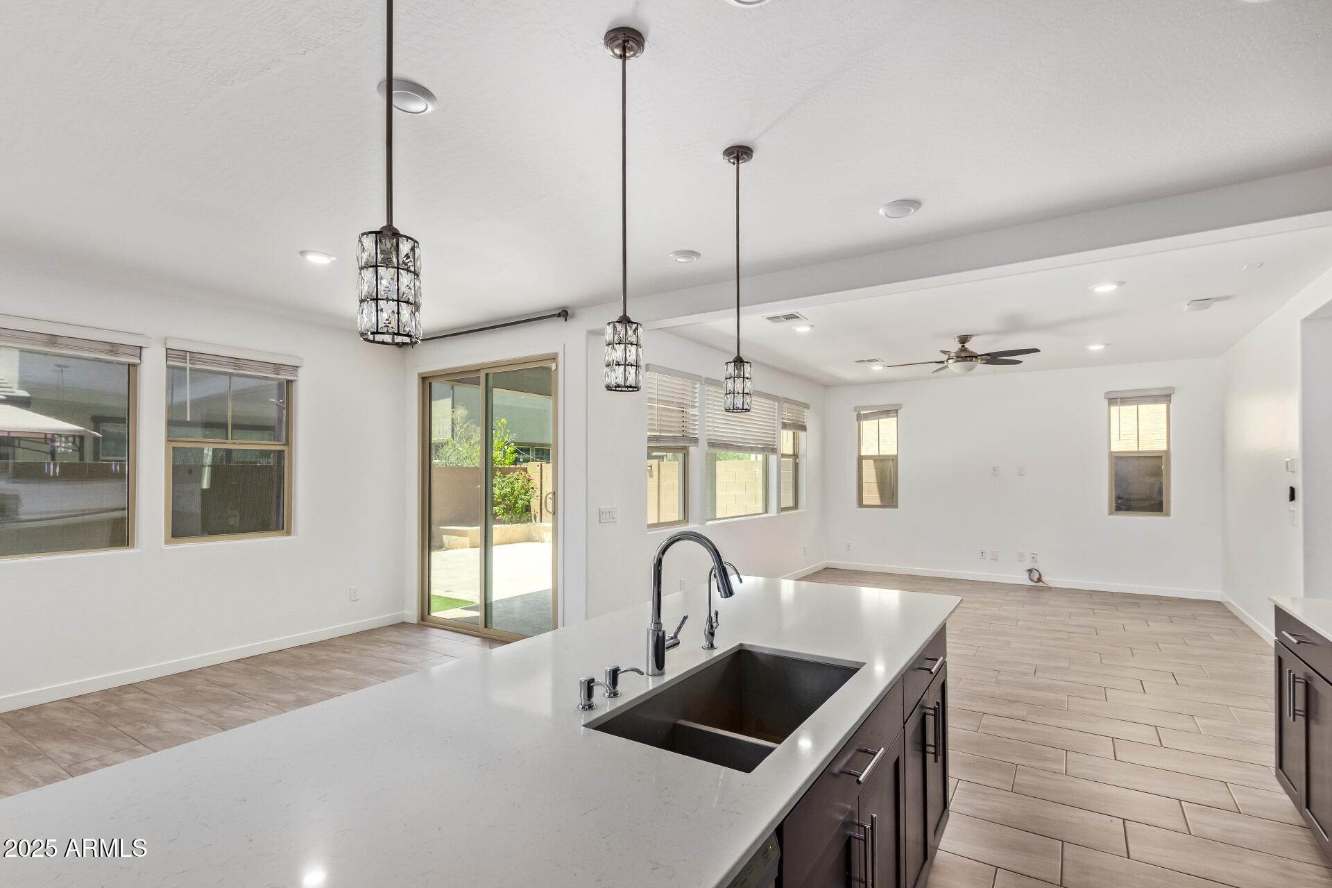 1081 E ARMSTRONG Way