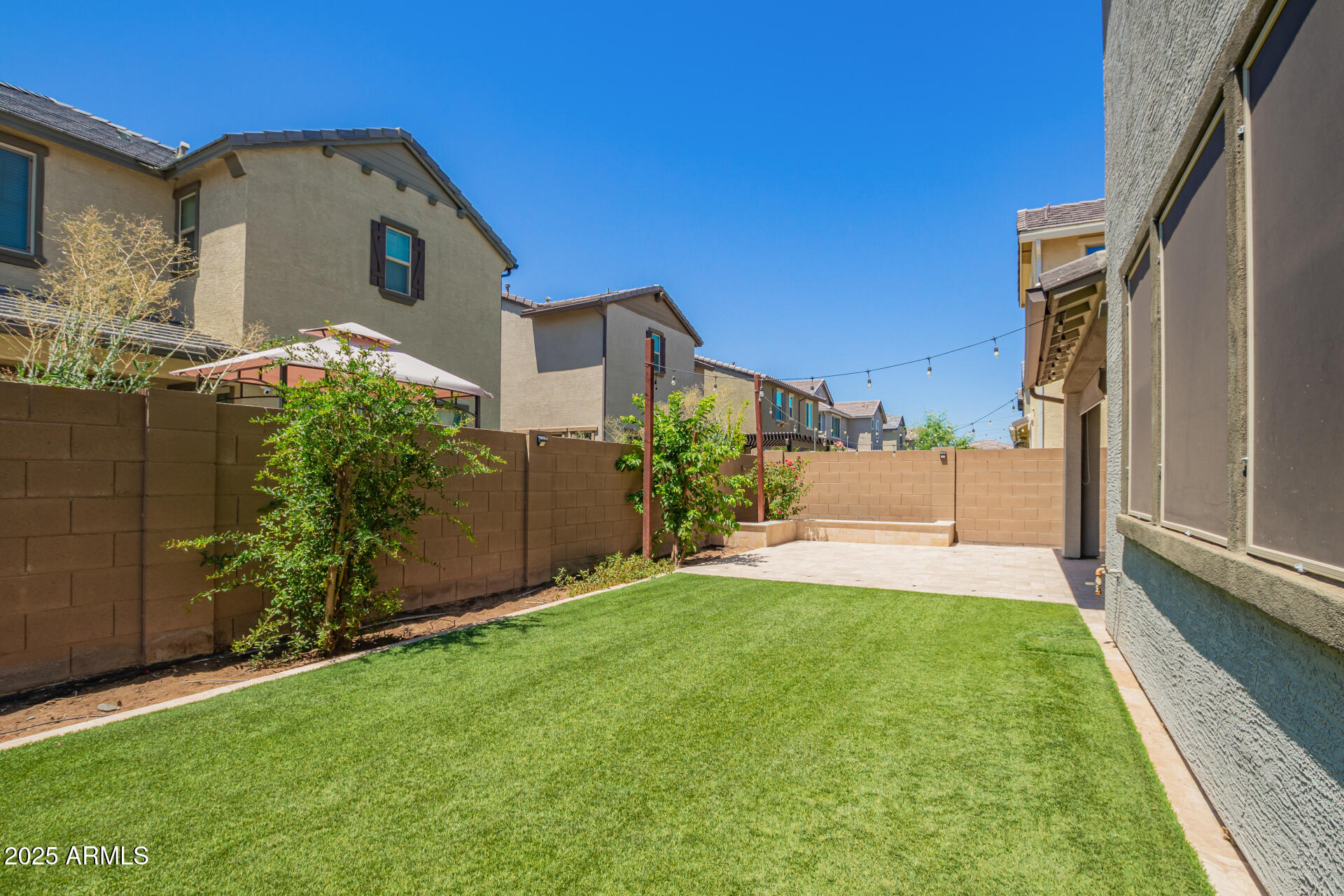 1081 E ARMSTRONG Way