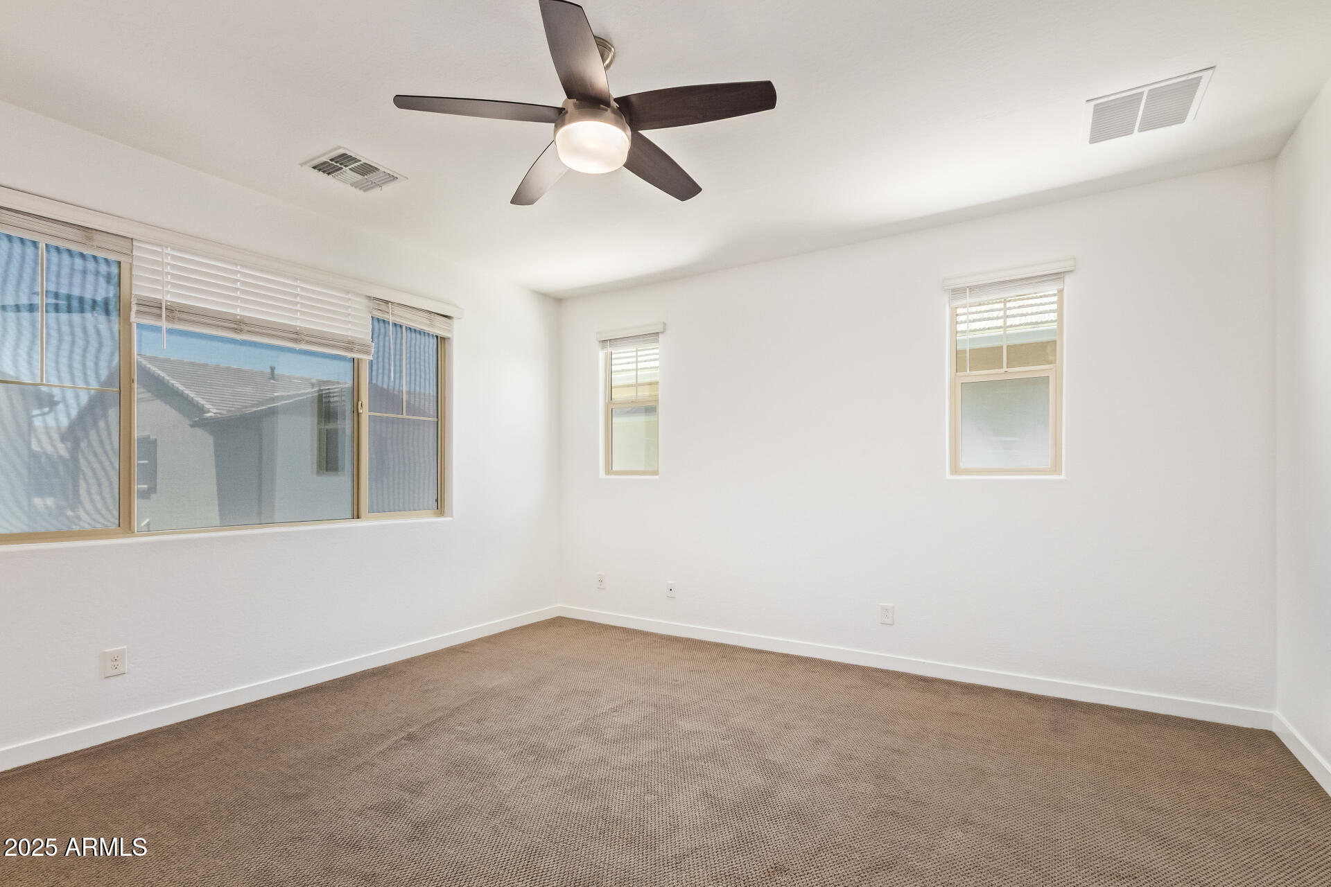 1081 E ARMSTRONG Way