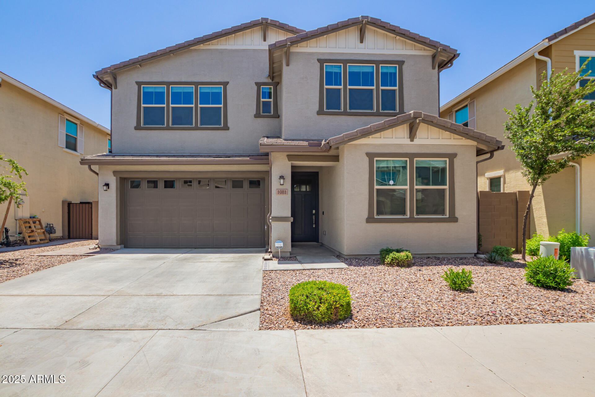 1081 E ARMSTRONG Way