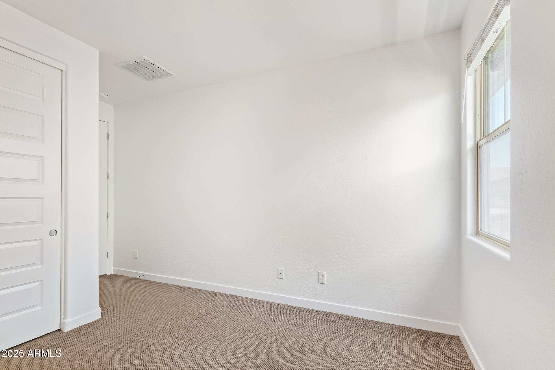 1081 E ARMSTRONG Way