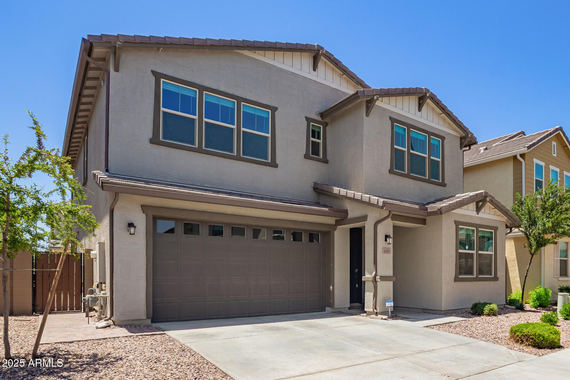 1081 E ARMSTRONG Way