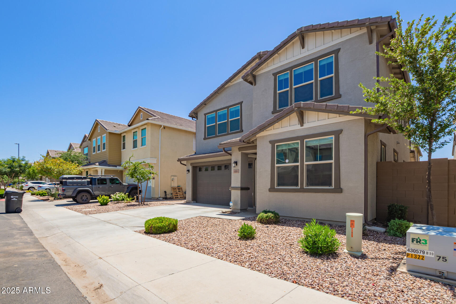 1081 E ARMSTRONG Way