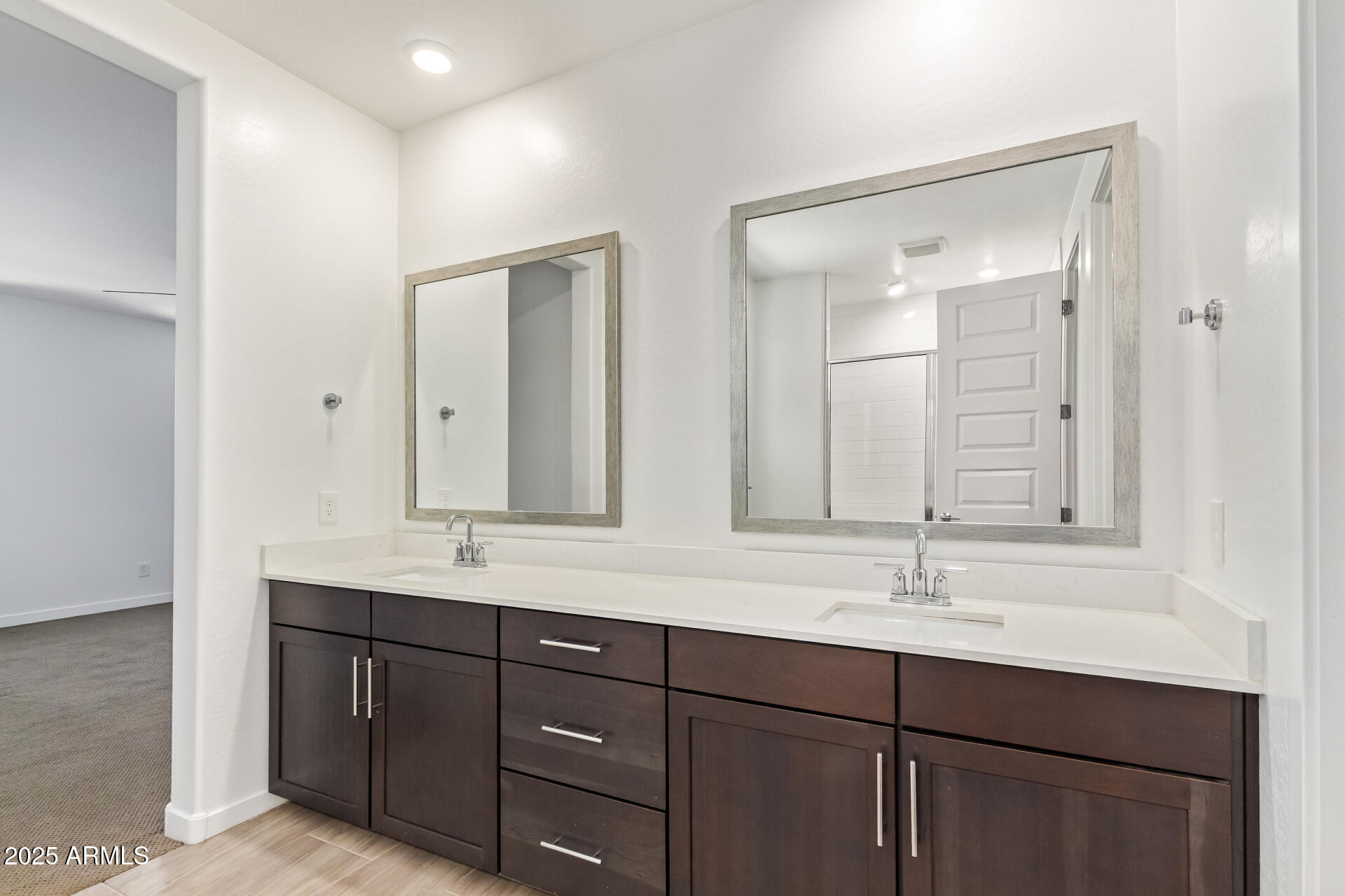 1081 E ARMSTRONG Way