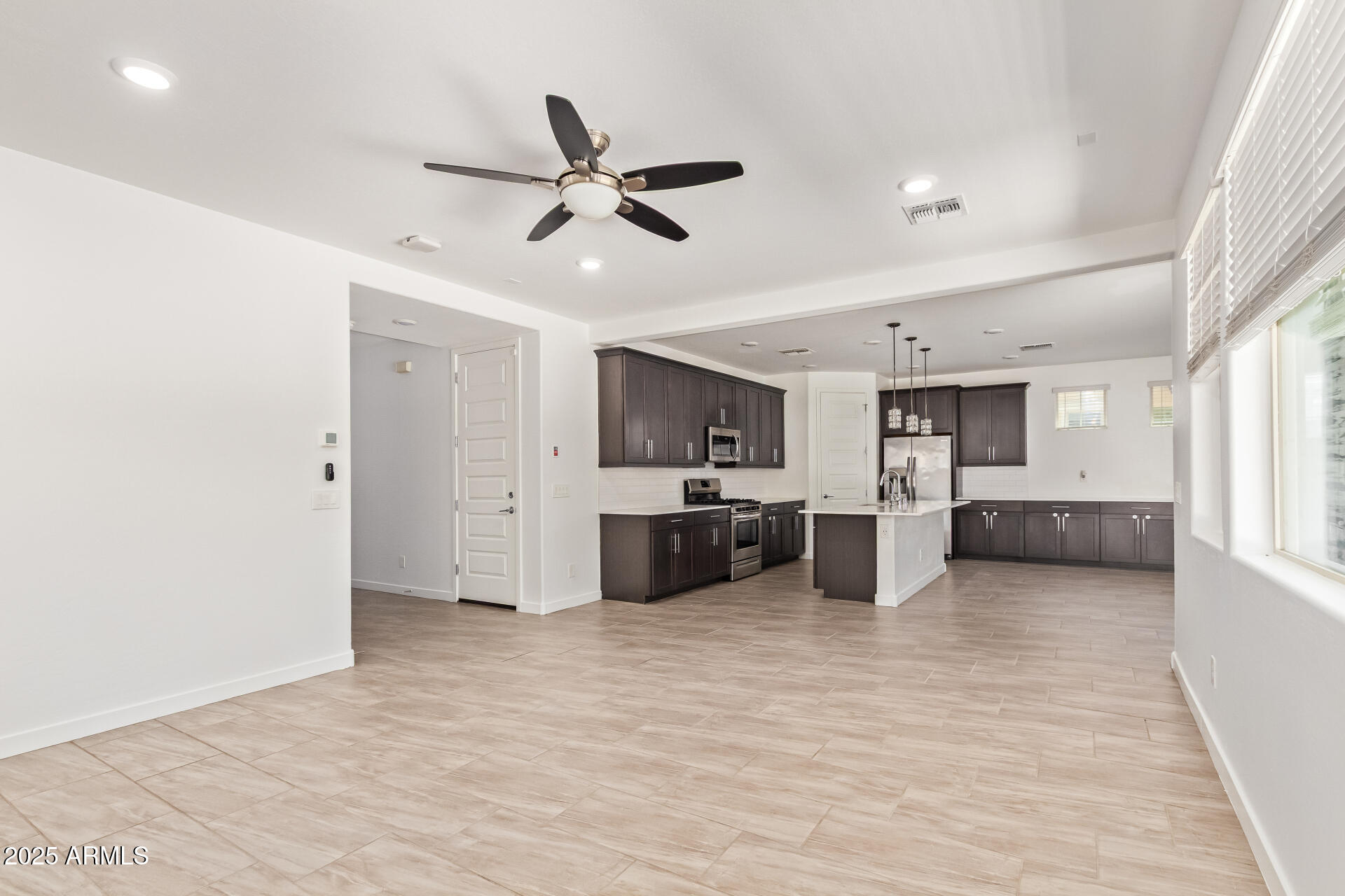 1081 E ARMSTRONG Way