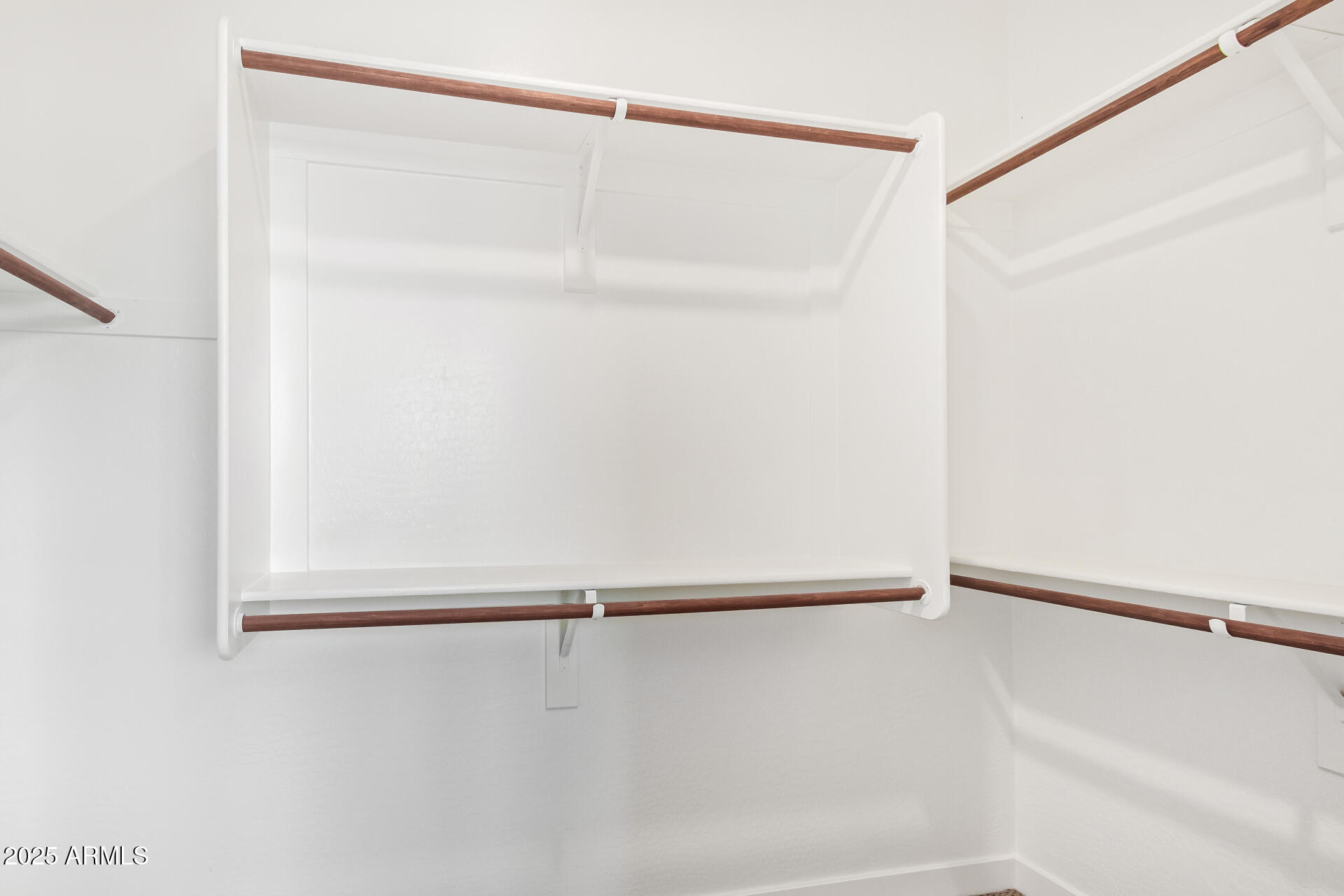 1081 E ARMSTRONG Way