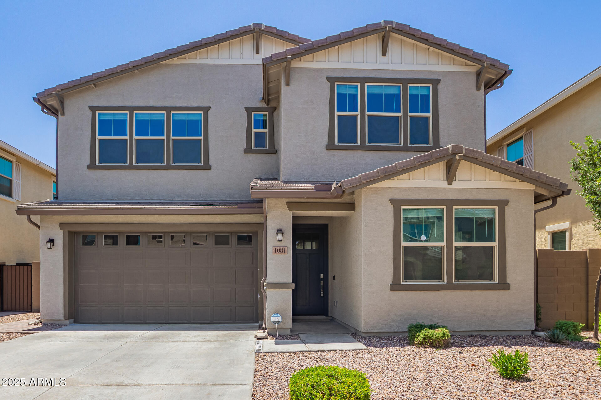 1081 E ARMSTRONG Way