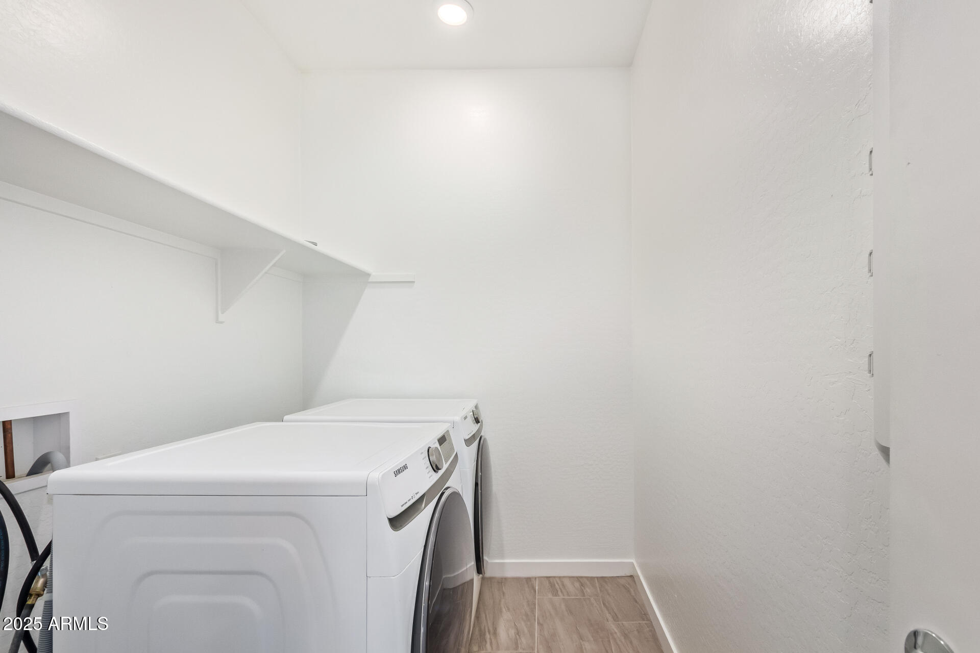 1081 E ARMSTRONG Way