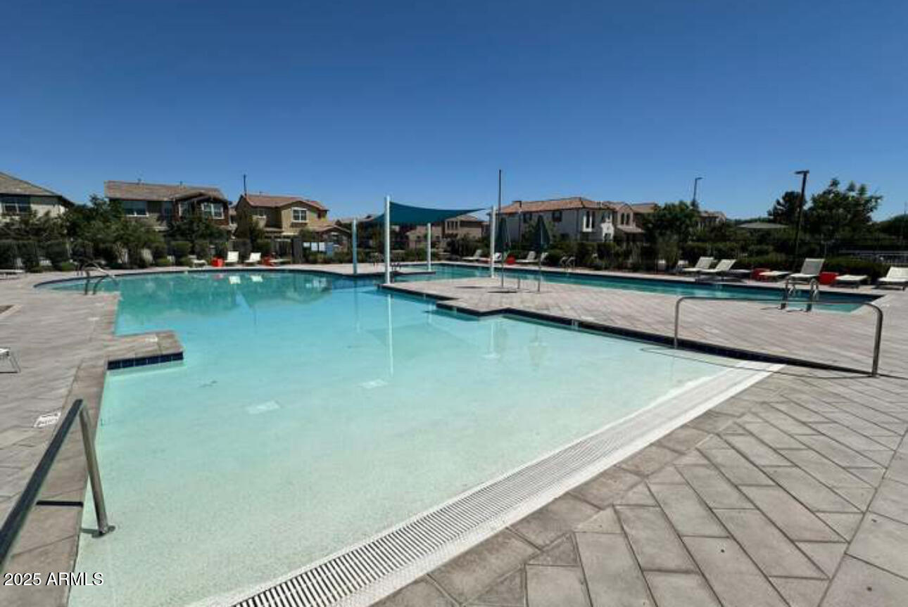 1081 E ARMSTRONG Way