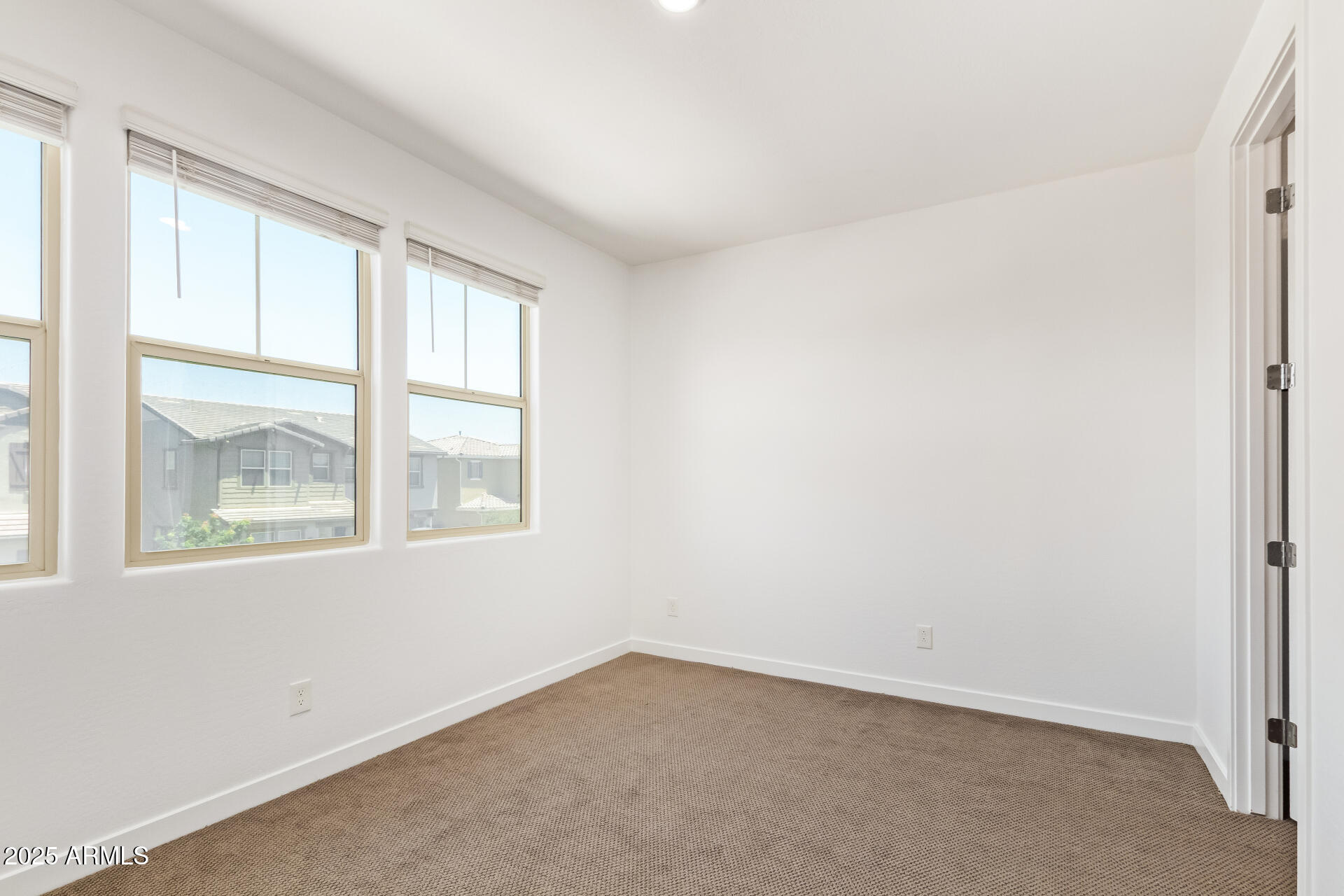 1081 E ARMSTRONG Way