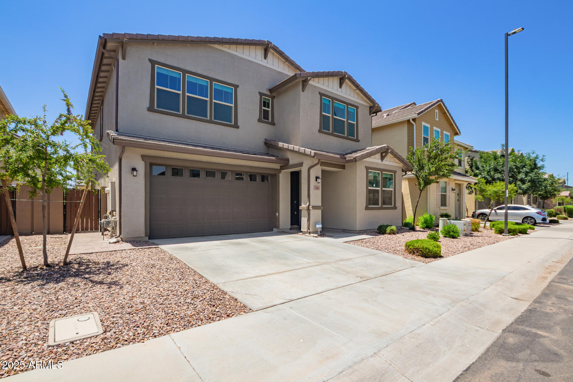 1081 E ARMSTRONG Way