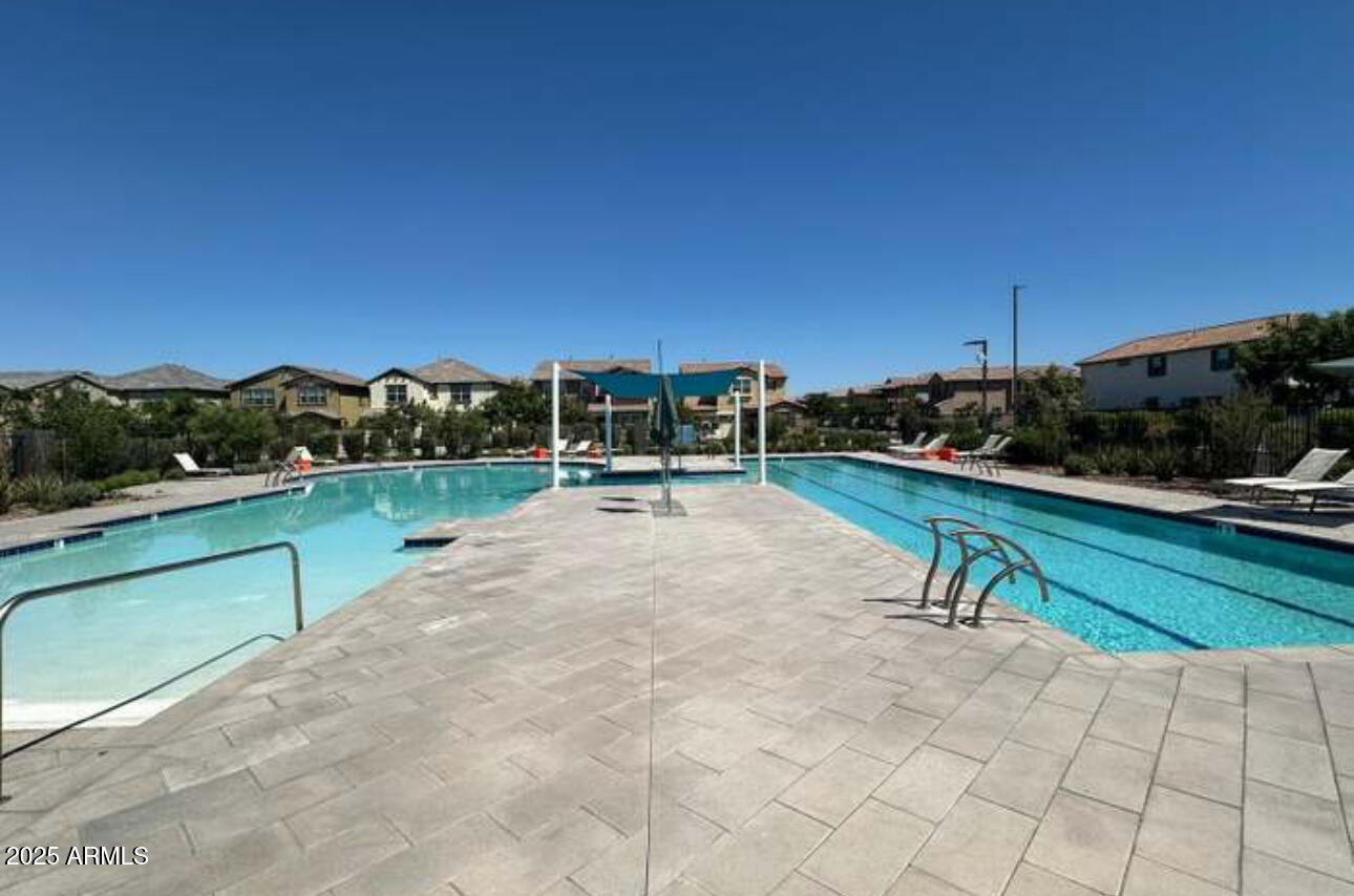 1081 E ARMSTRONG Way