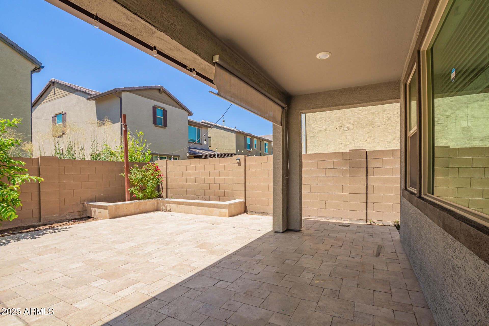 1081 E ARMSTRONG Way