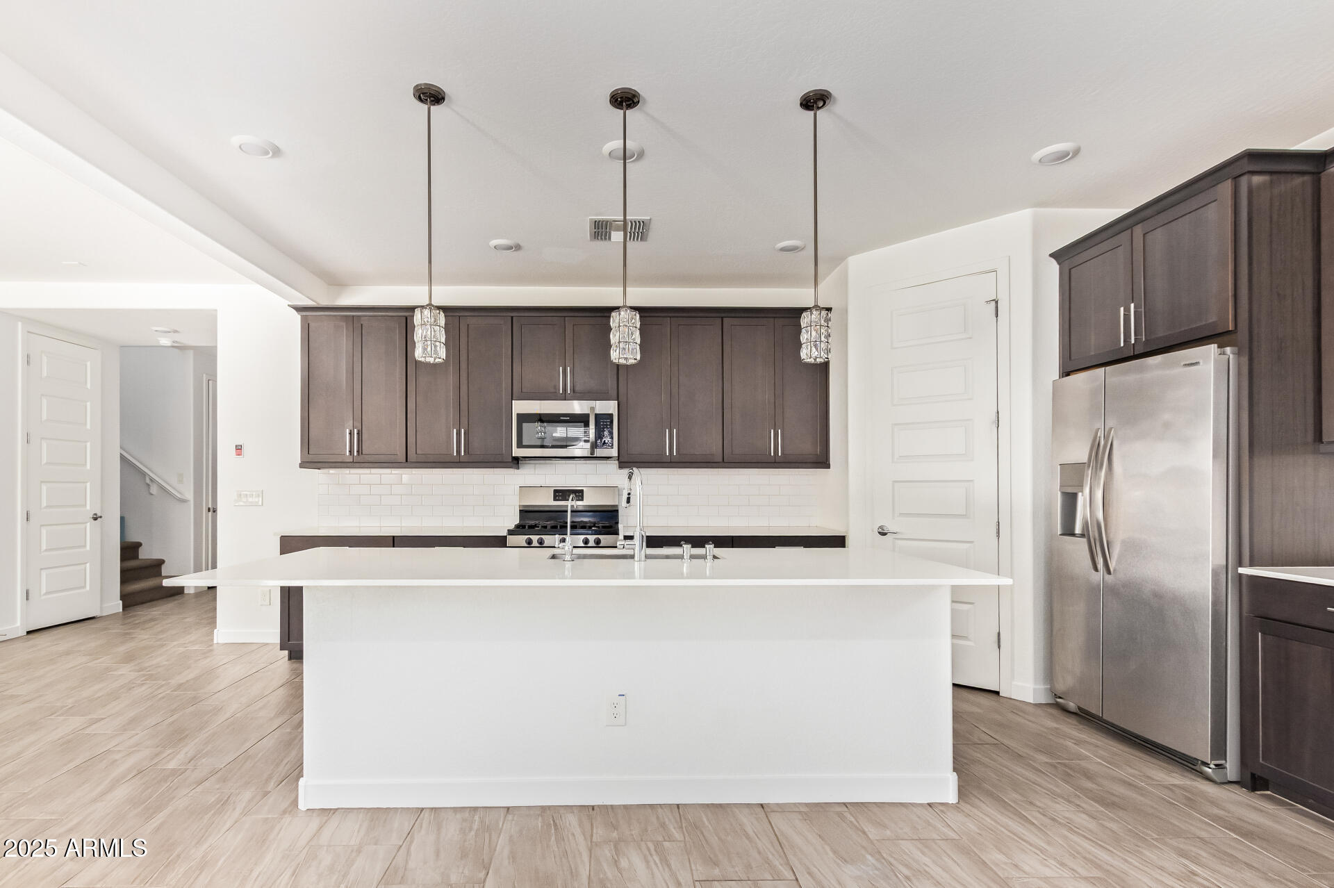 1081 E ARMSTRONG Way