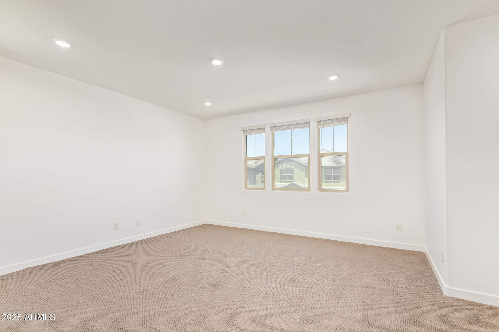 1081 E ARMSTRONG Way