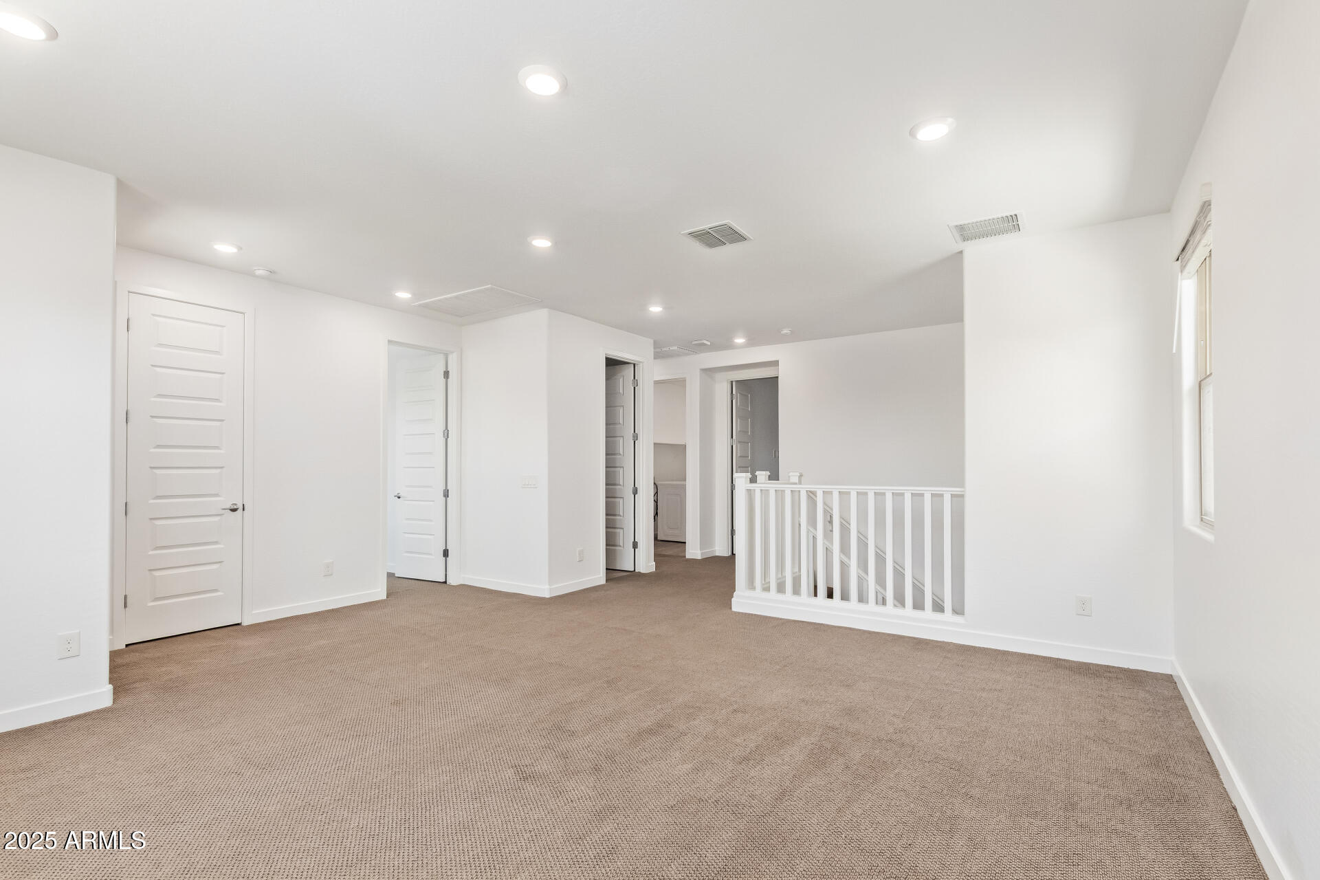 1081 E ARMSTRONG Way